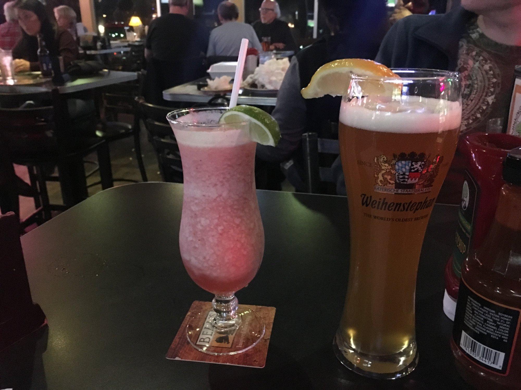 Winking Lizard Tavern