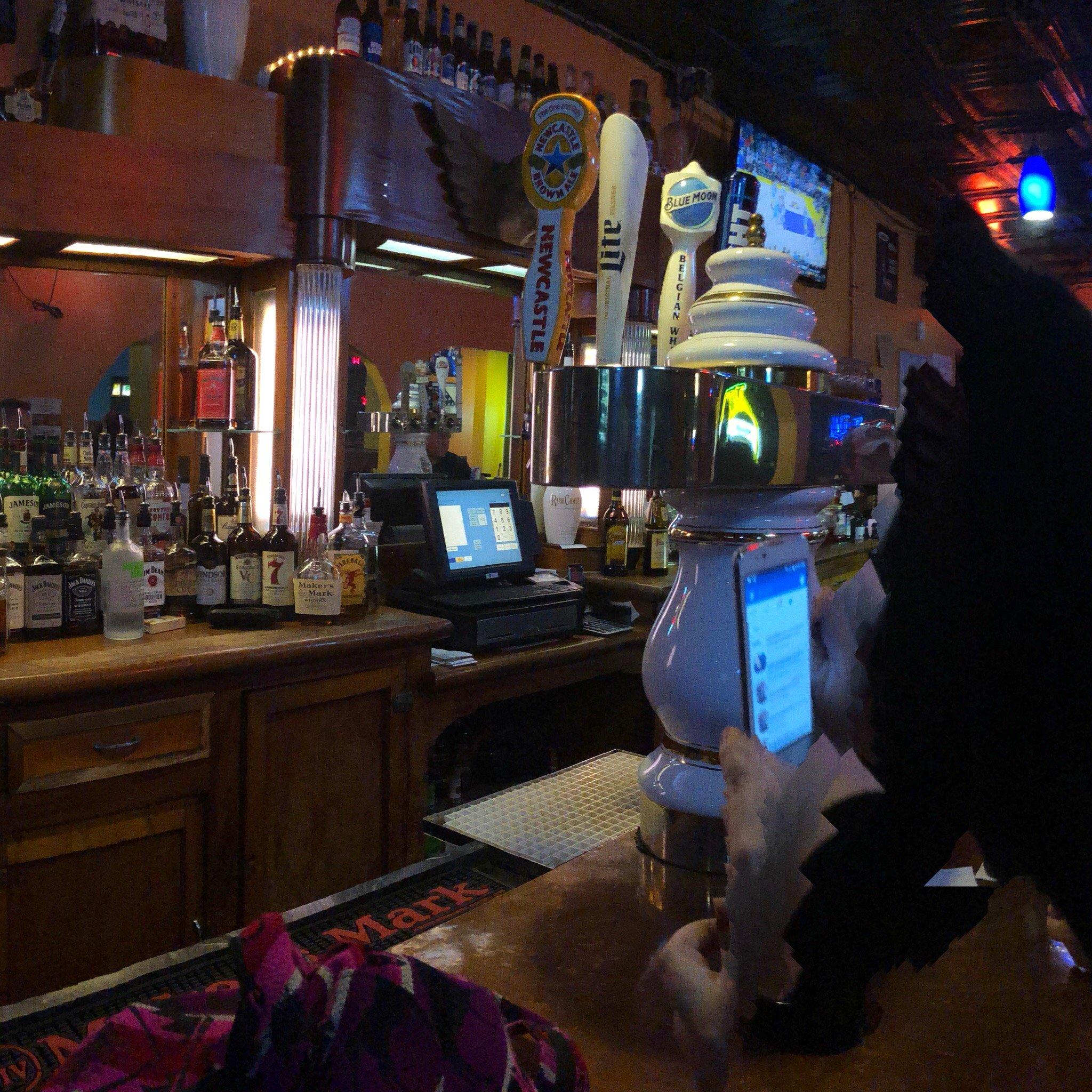 915 Pub and Grill