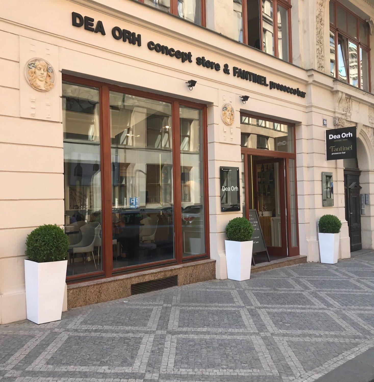 Dea Orh concept store & Fantinel prosecco bar