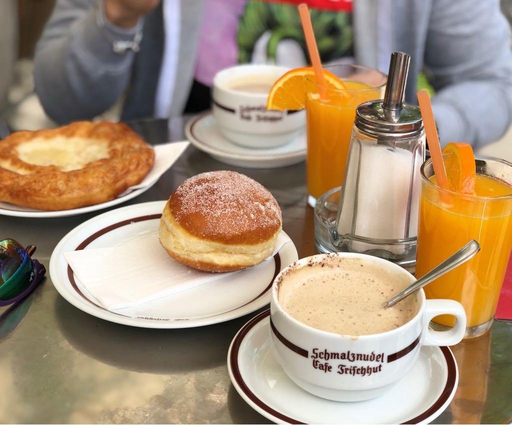 Schmalznudel - Cafe Frischhut