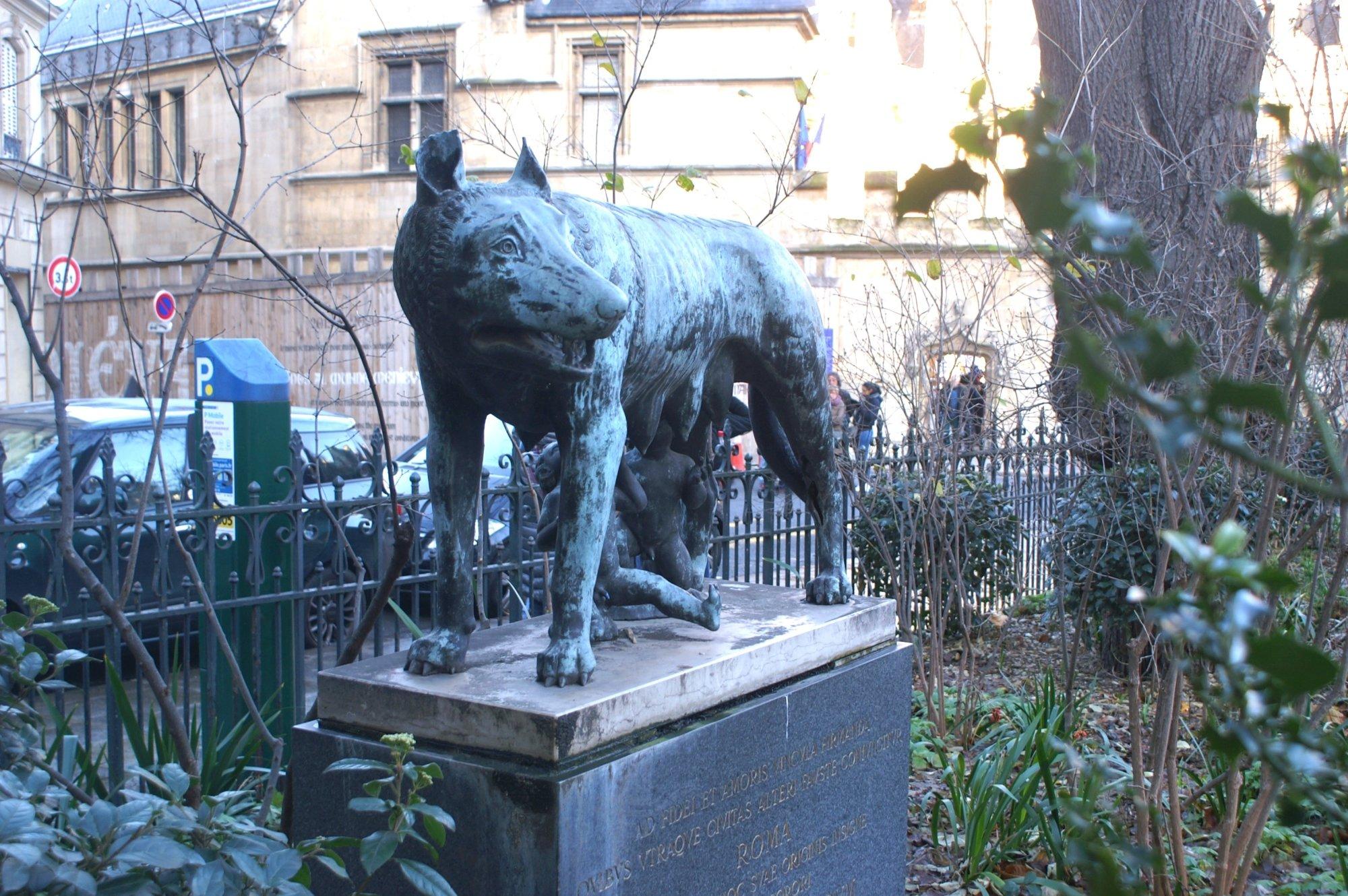 La Statue de la Louve Capitoline