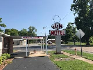 J & M Motel