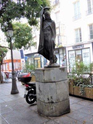 Statue L'Homme au bras levé