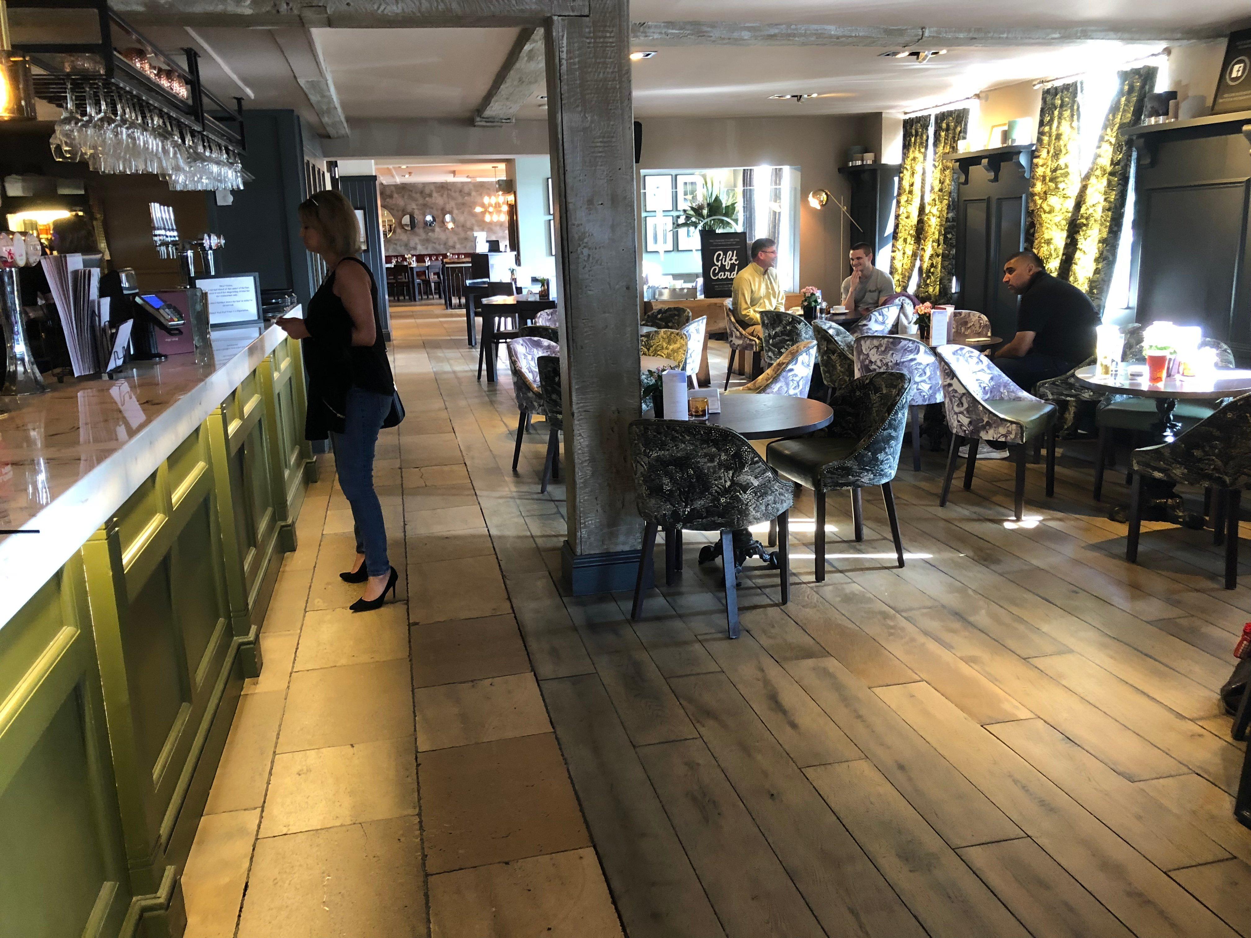 The Royal Saracens Head