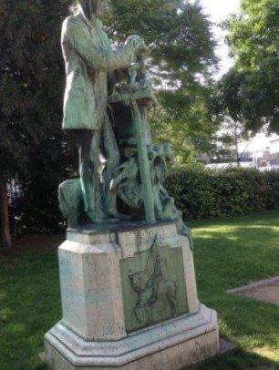 Monument Emmanuel Fremiet