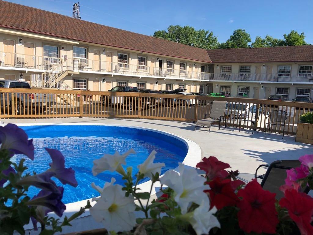 Knights Inn By The Falls