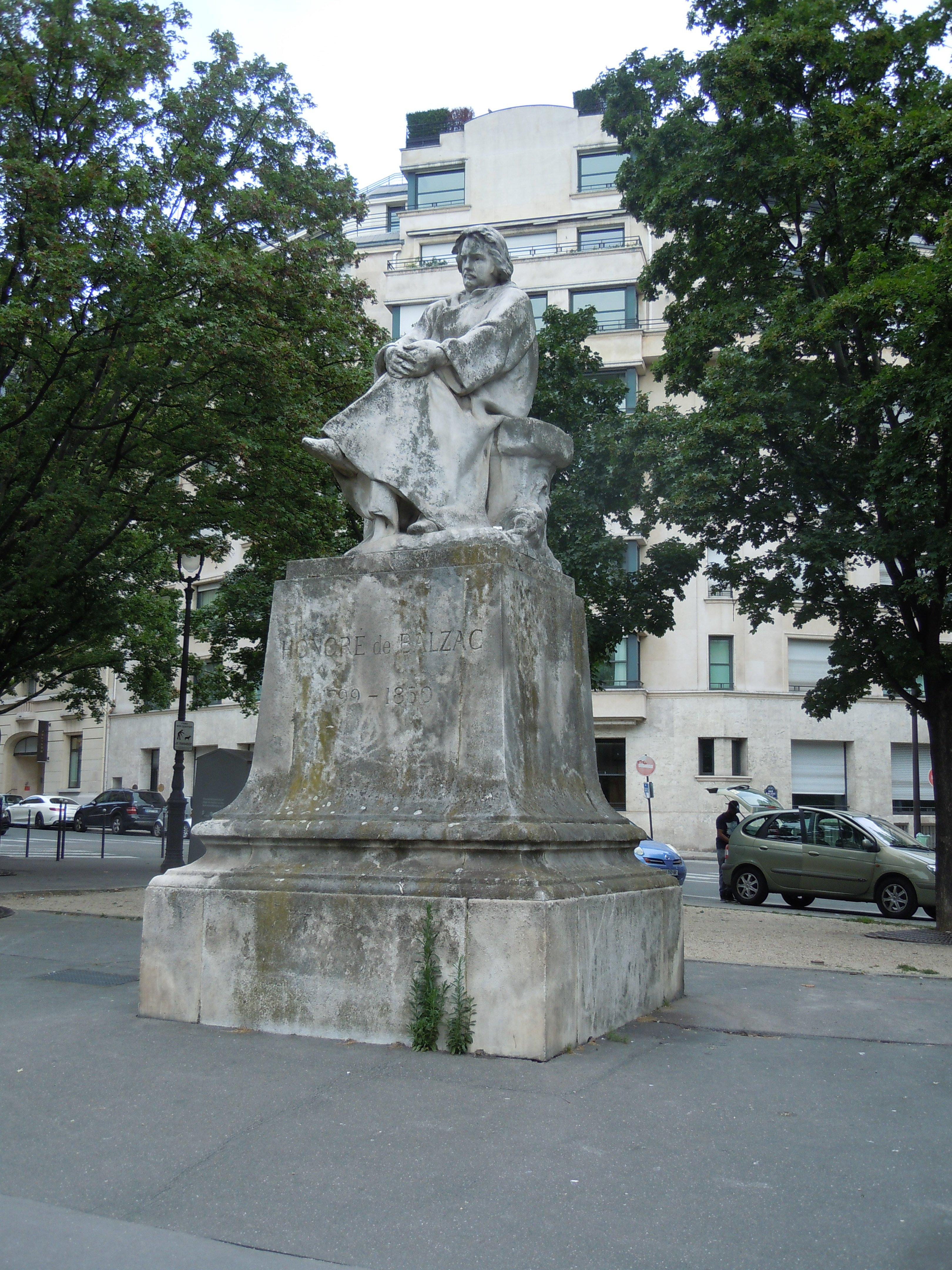 Statue Honore de Balzac