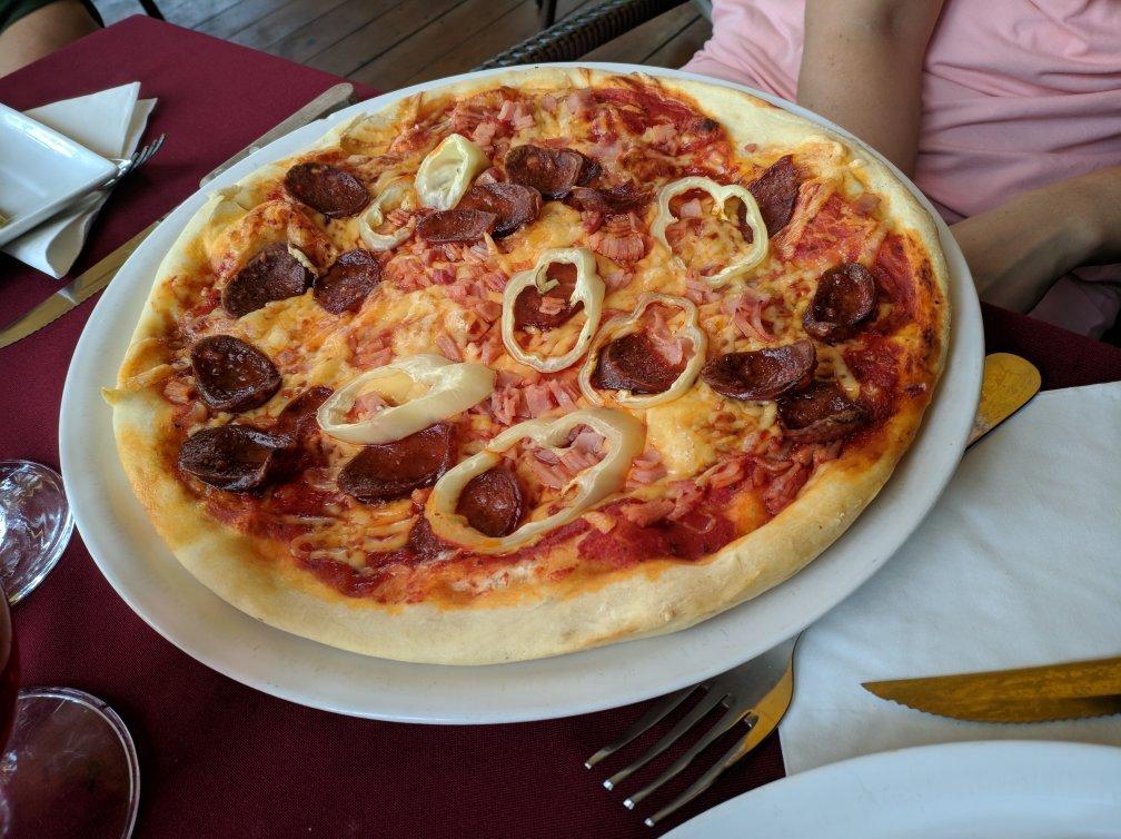 Kert Pizzéria és Söröző