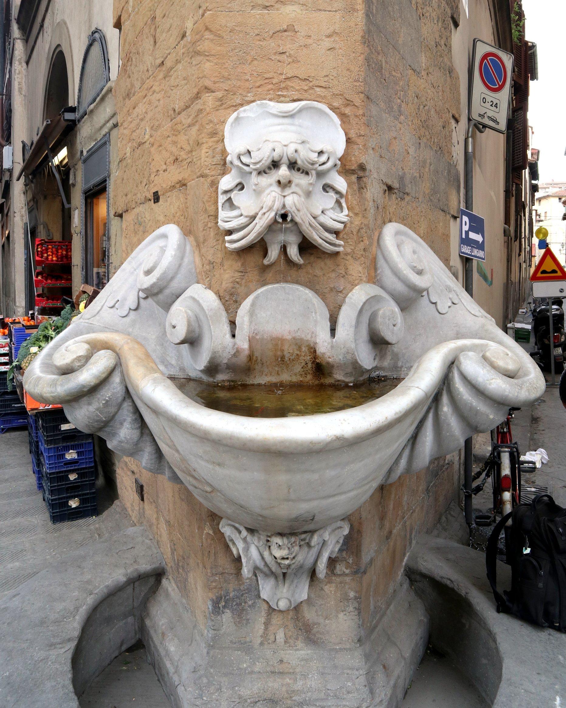 Fontana dello Sprone