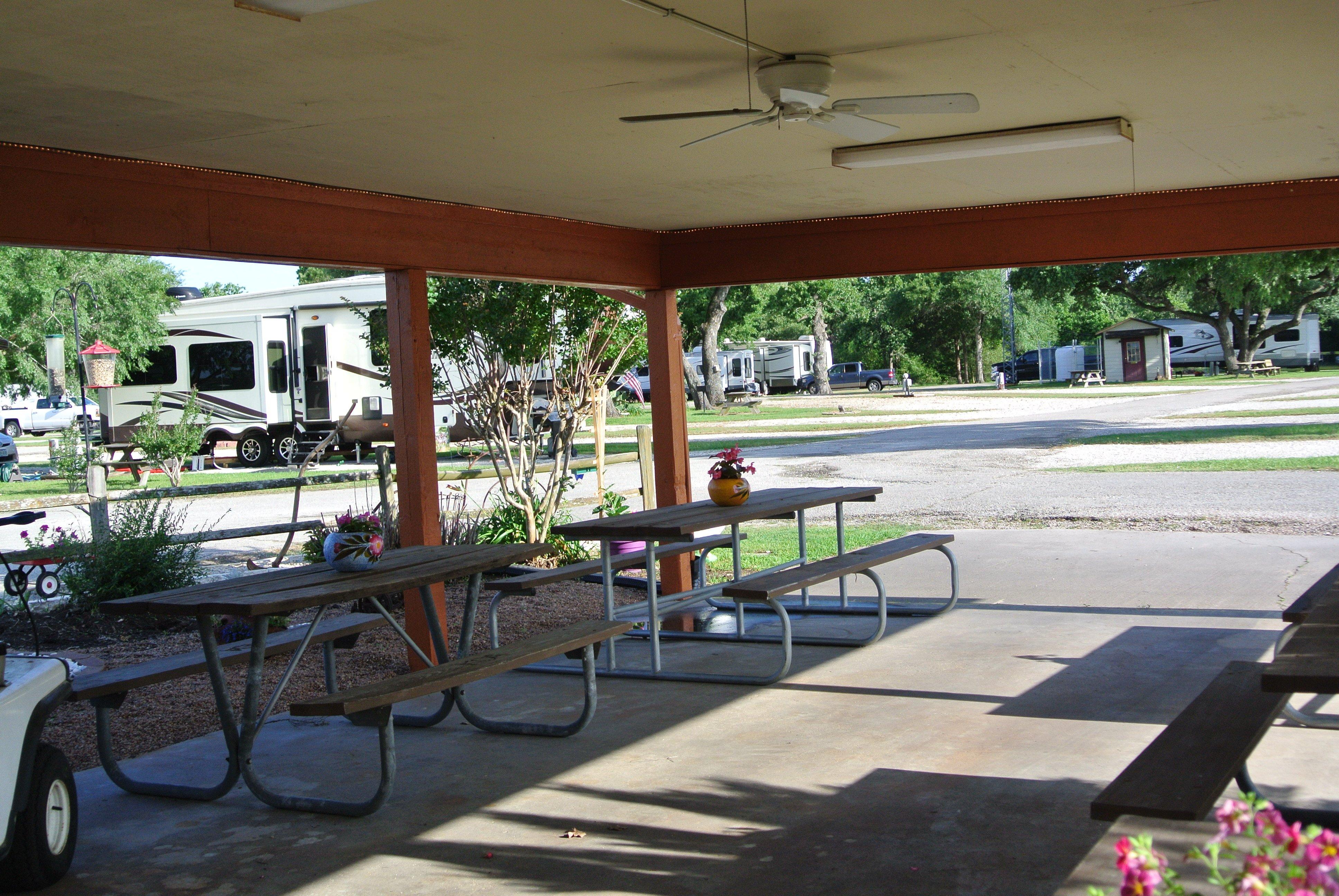 Whispering Oaks RV Park
