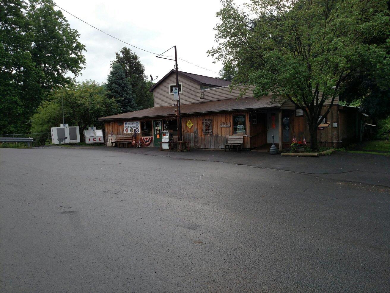 Kinney’s Country Store & Jeffs Bar