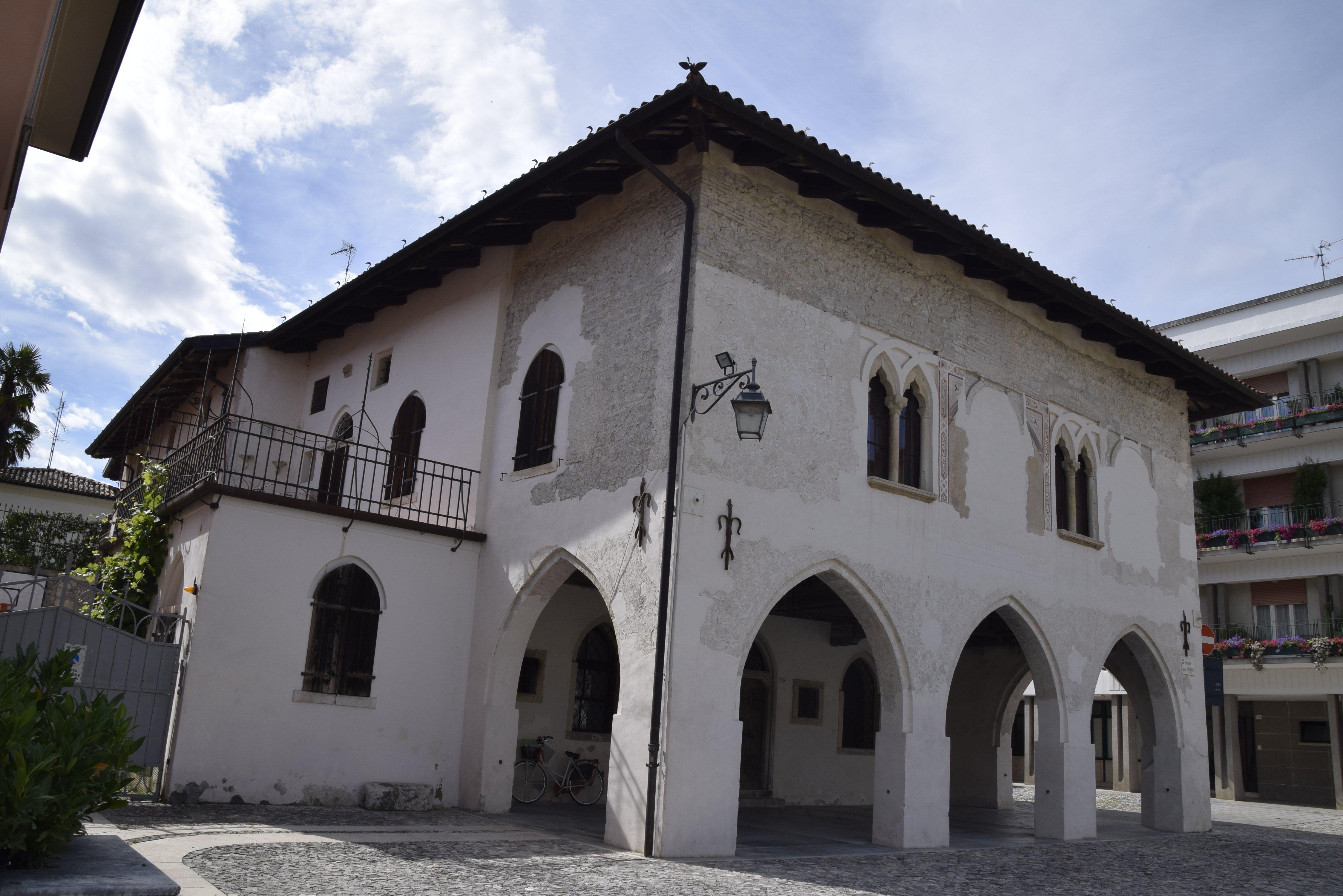 Corso Roma, le Torri, i Portici, i Palazzi
