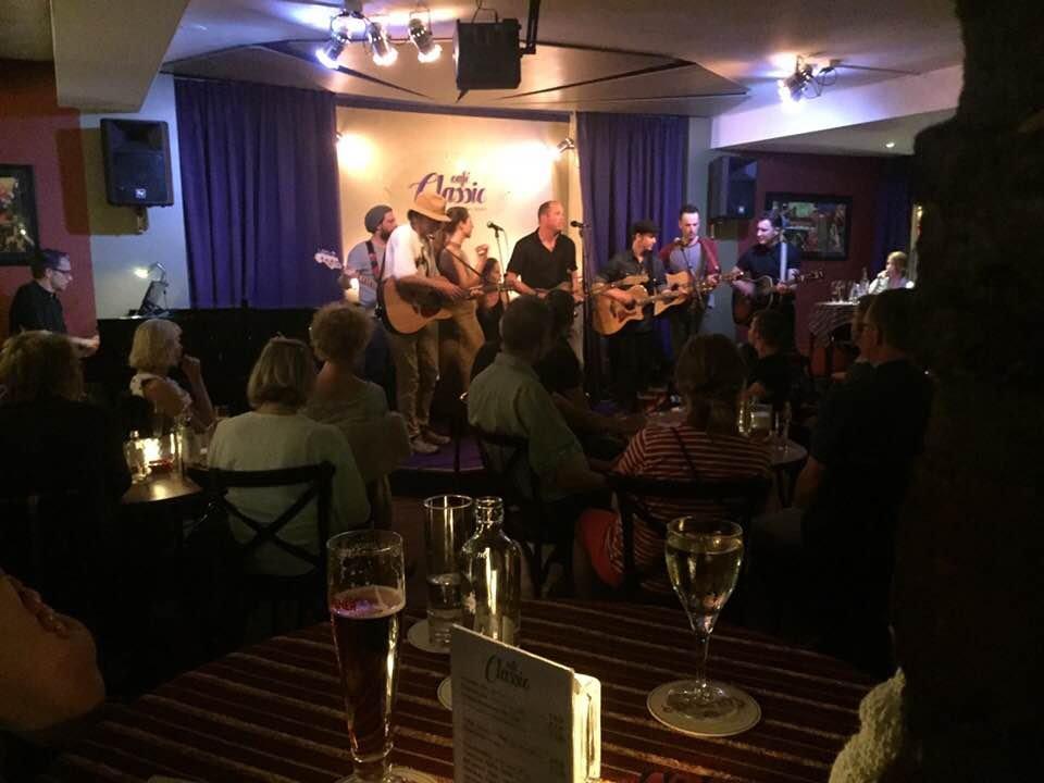 Café Classic - Strictly Live Music