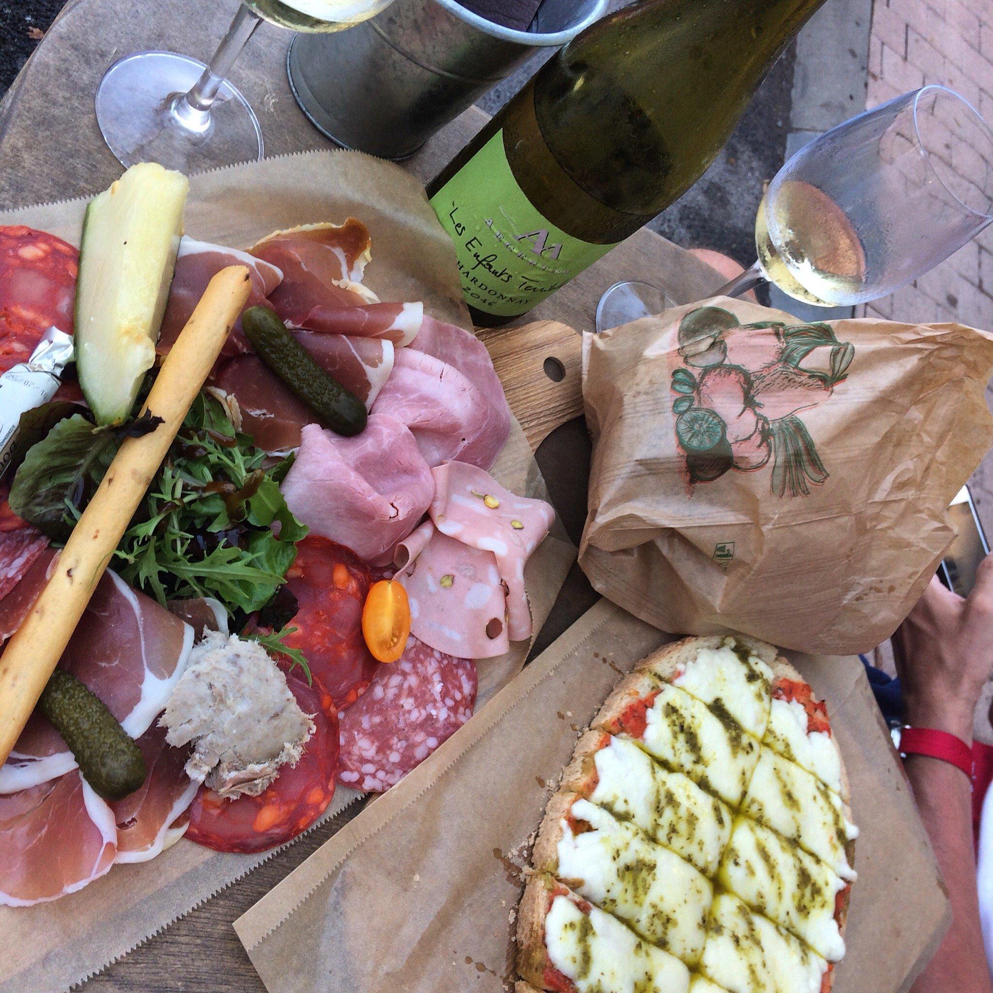 La Petite Source - Bar à Vins