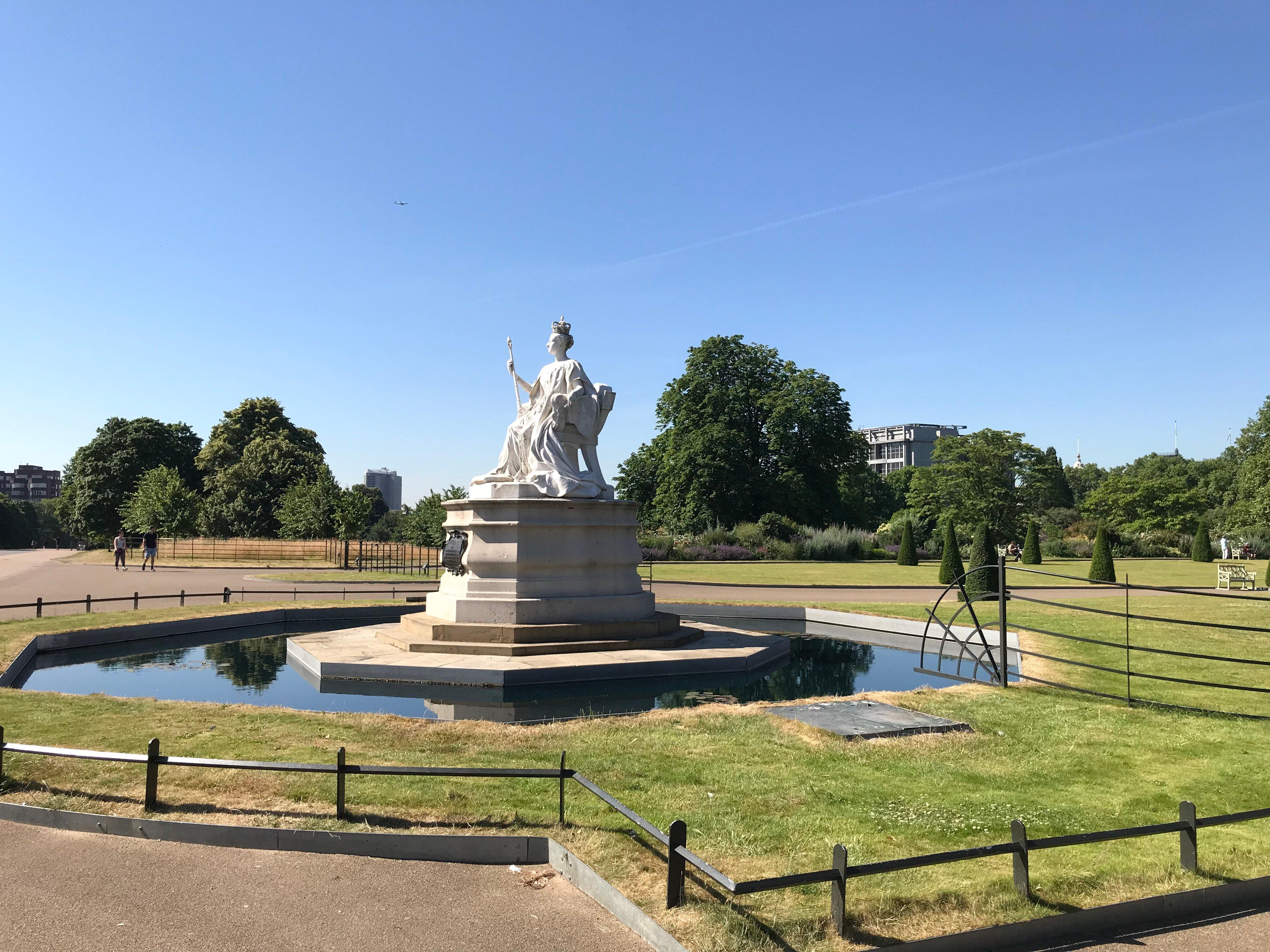 Queen Victoria Statue - Kensington