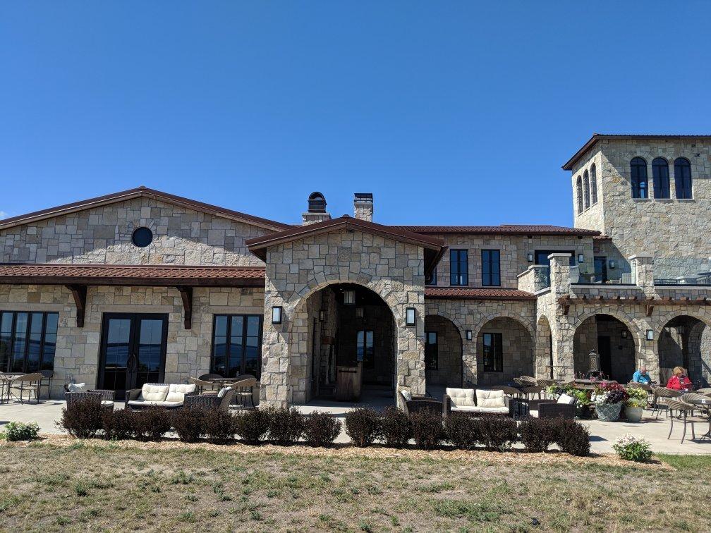 Mari Vineyards