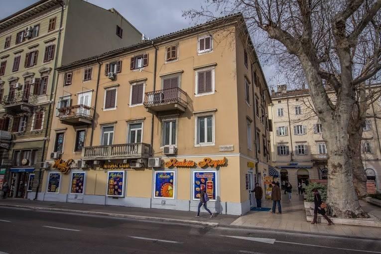 Senator Hit The Jackpot