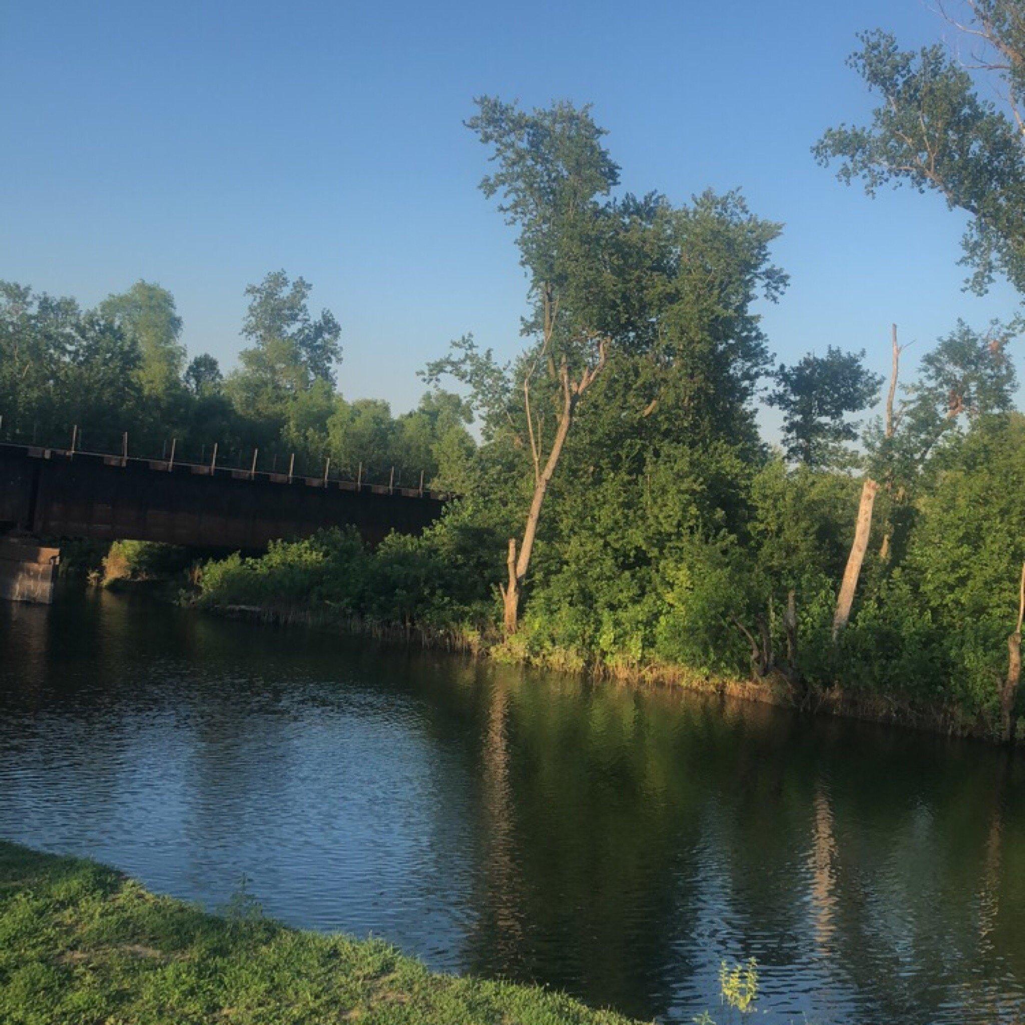 Catfish Charlie's Restaurant & Lounge