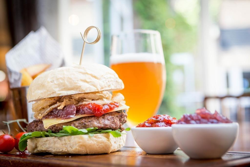 Globe Restaurant and Bar