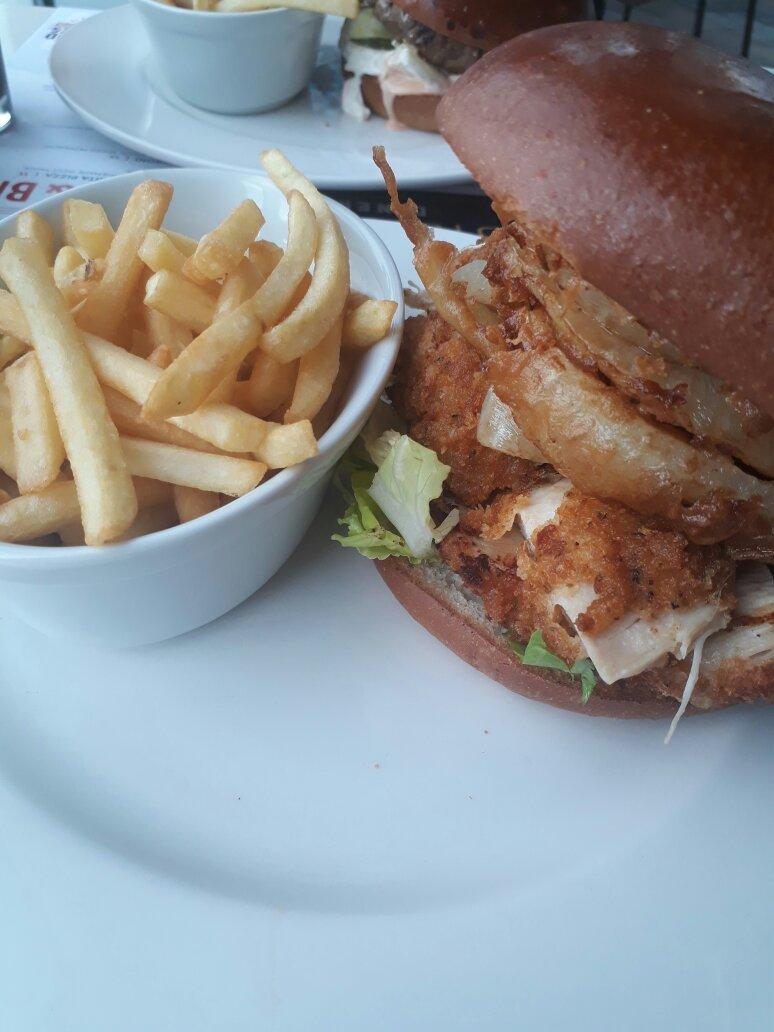 District 11 Kitchen, Public House & Diner