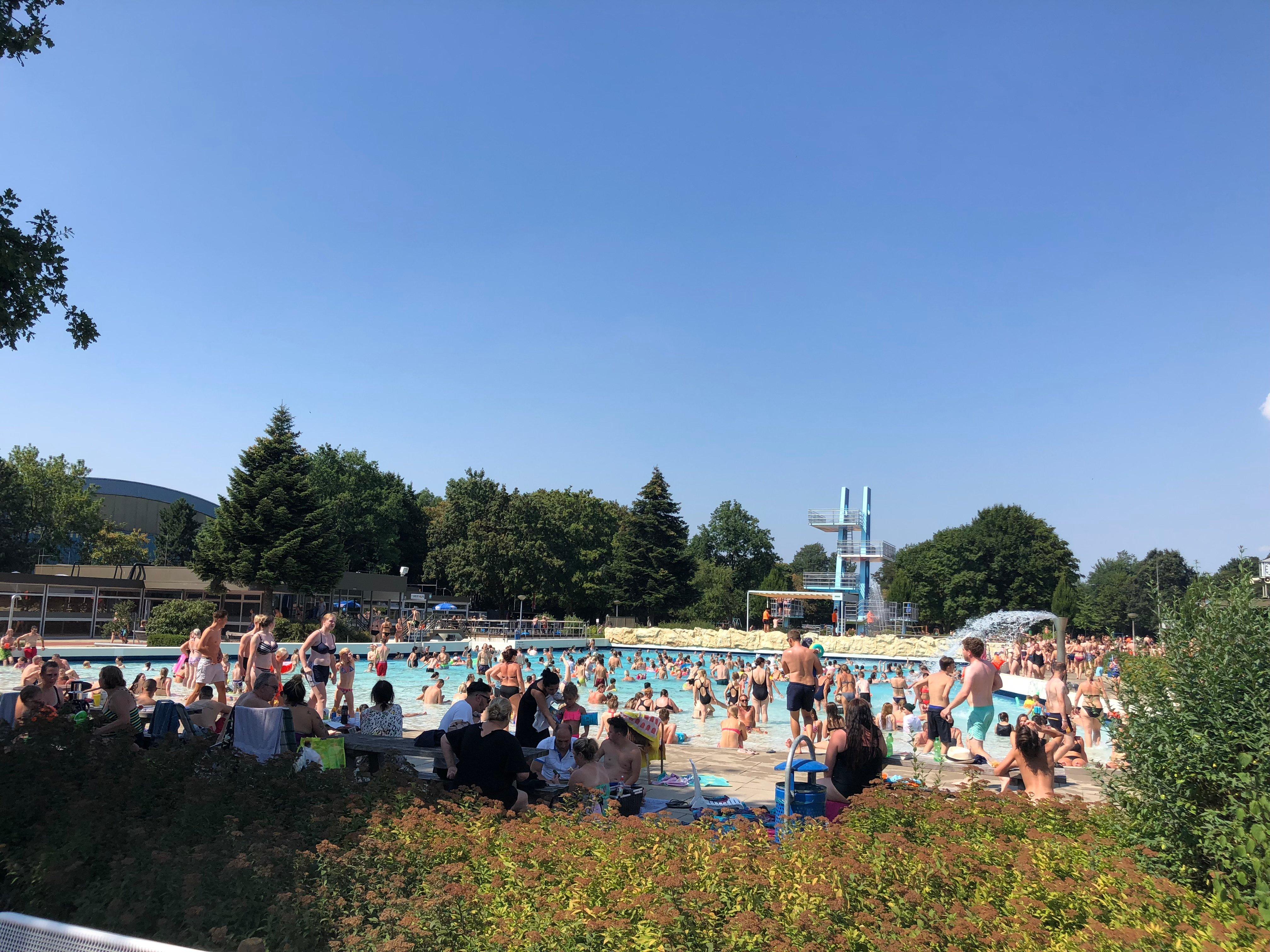 Delfinoh Hallen- und Freibad