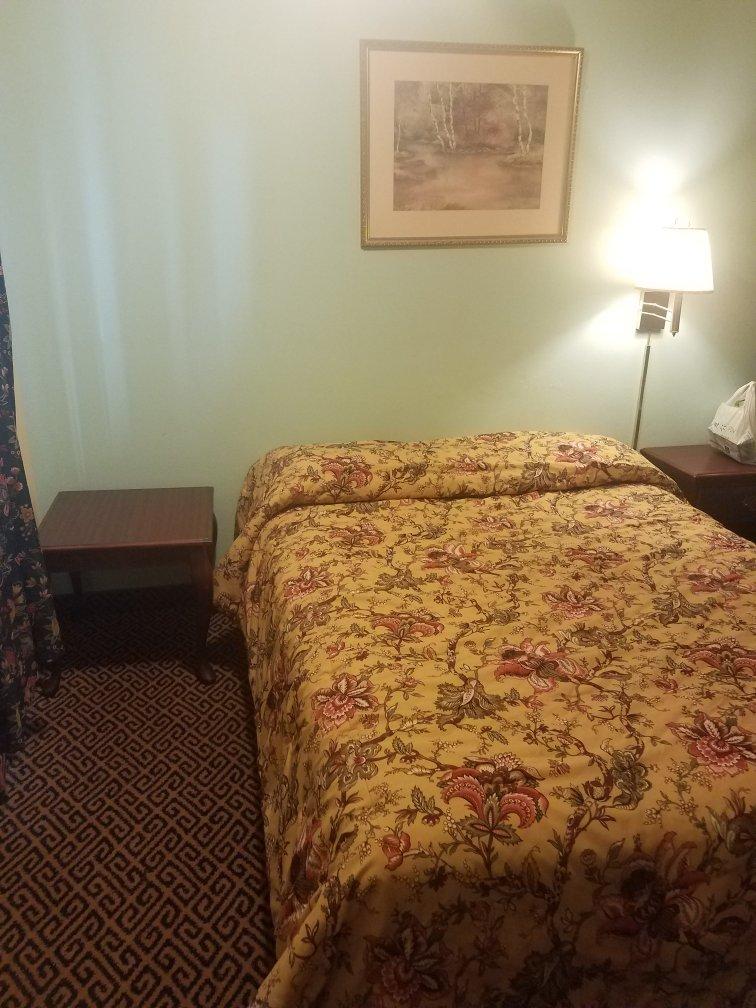 Hwy Express Inn & Suites