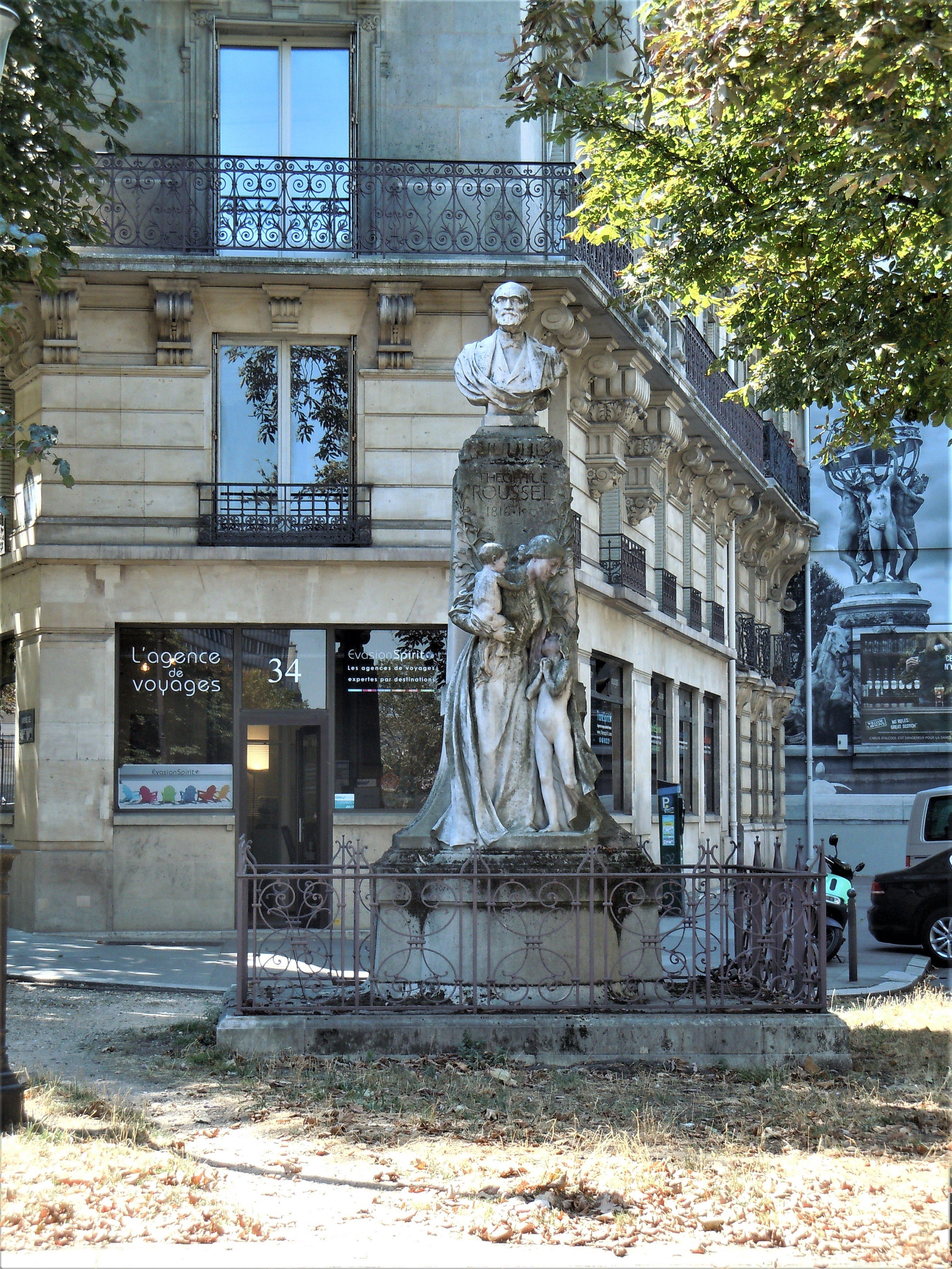 Monument a Theophile Roussel