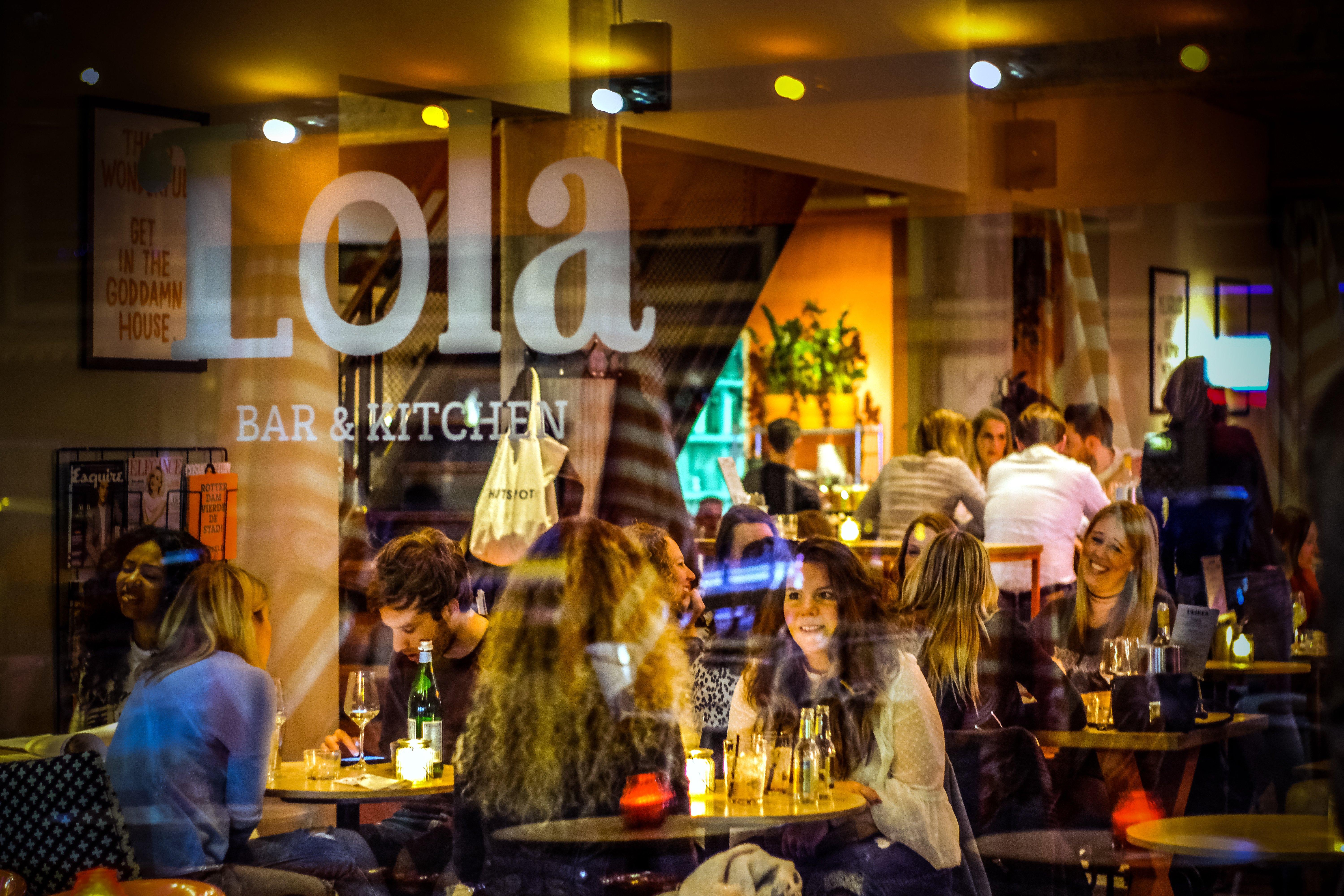 Lola Bar & Restaurant