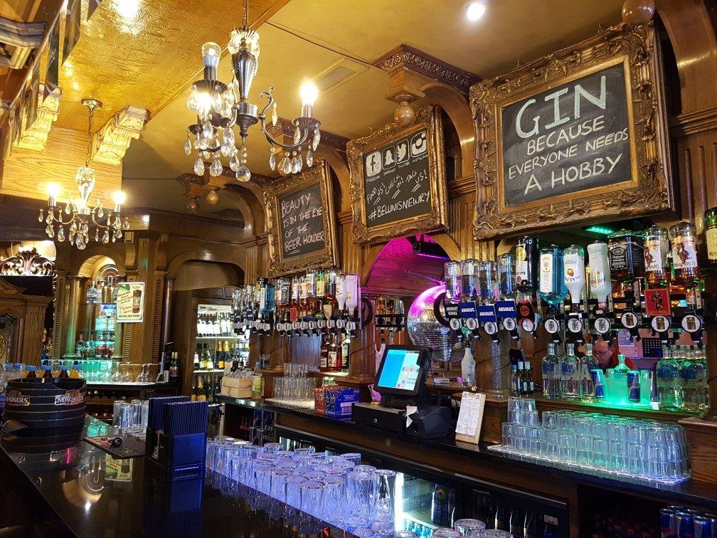 Bellinis Bar & Restaurant