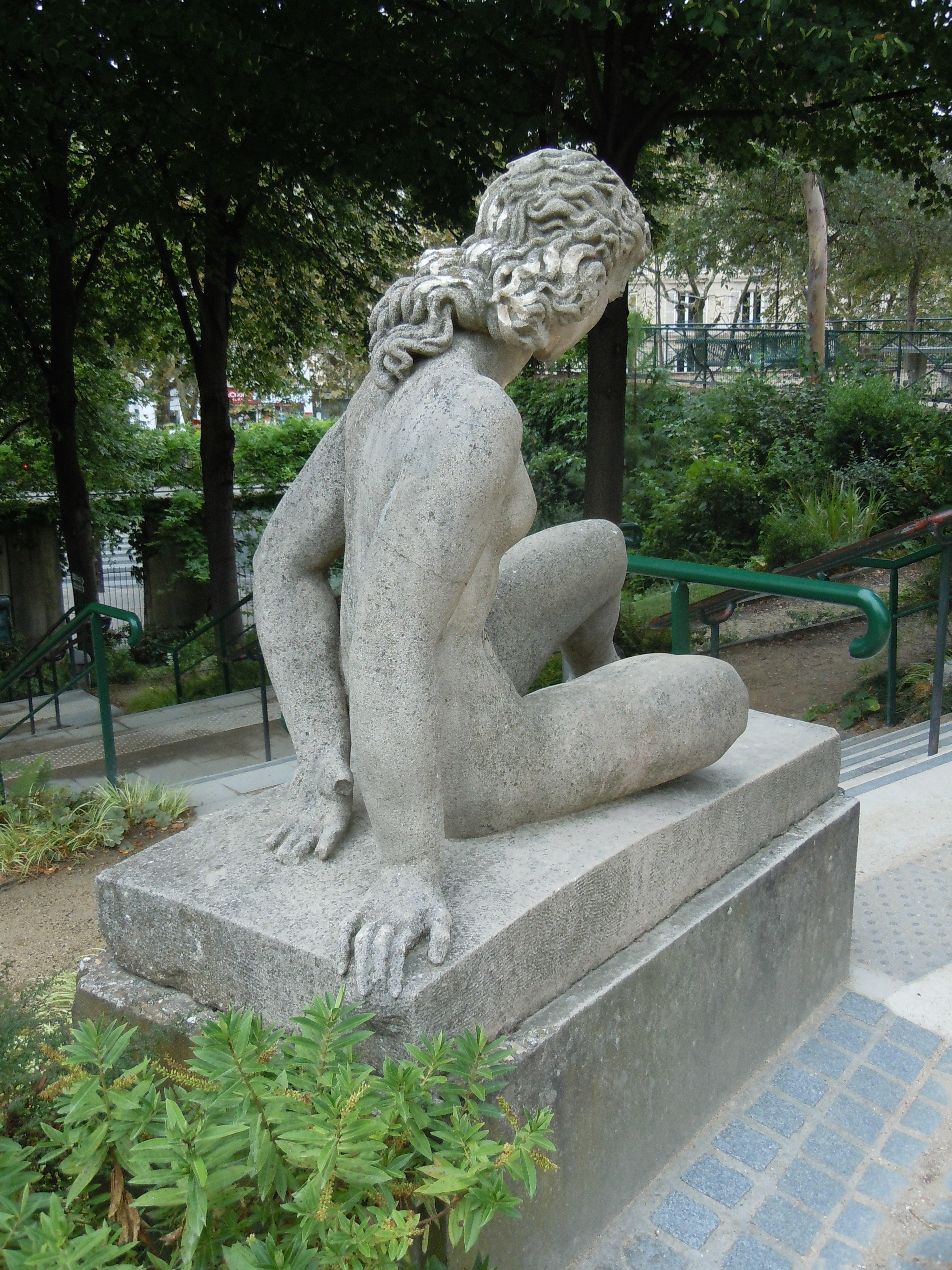 Sculpture Nu feminin