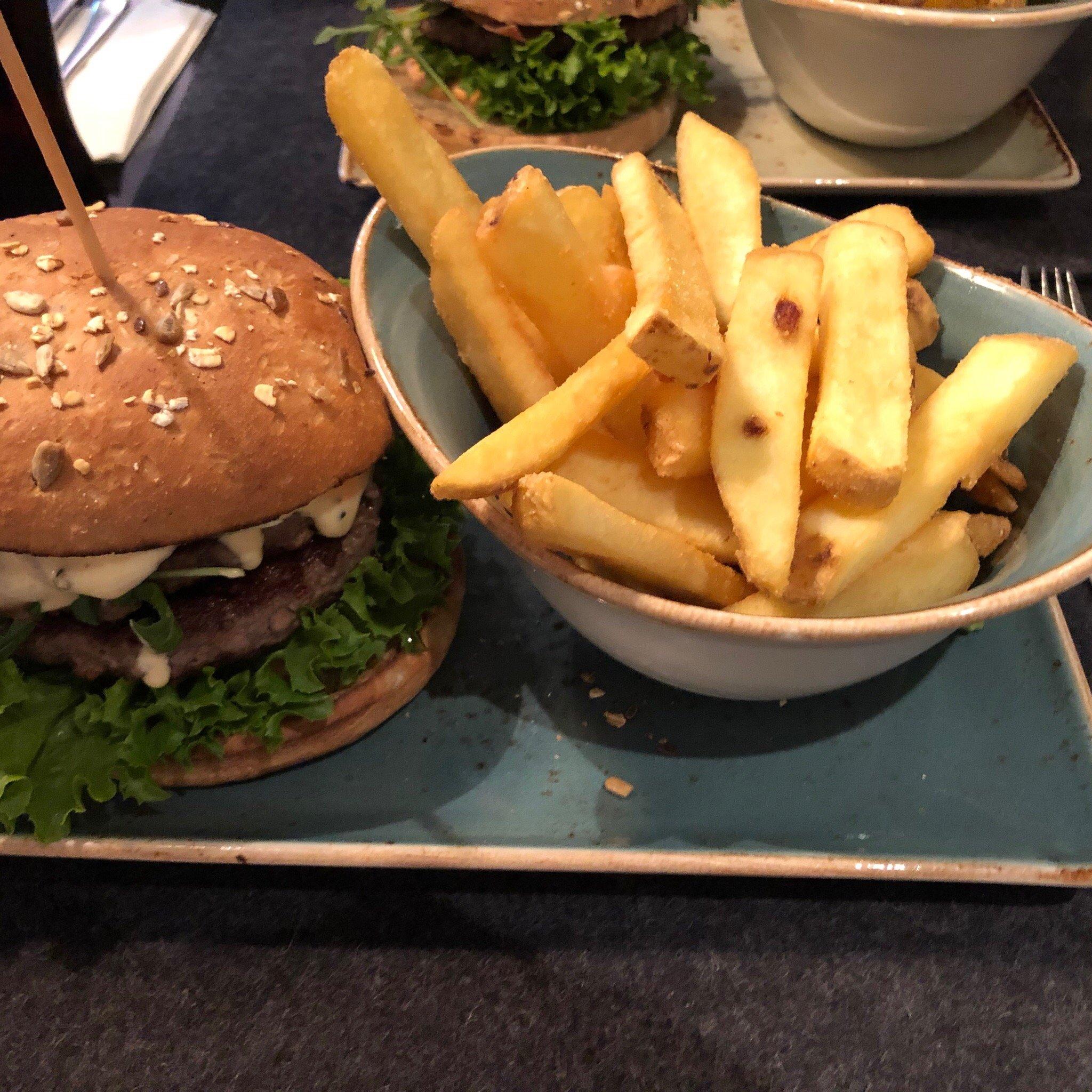 HANS IM GLUECK Burgergrill & Bar