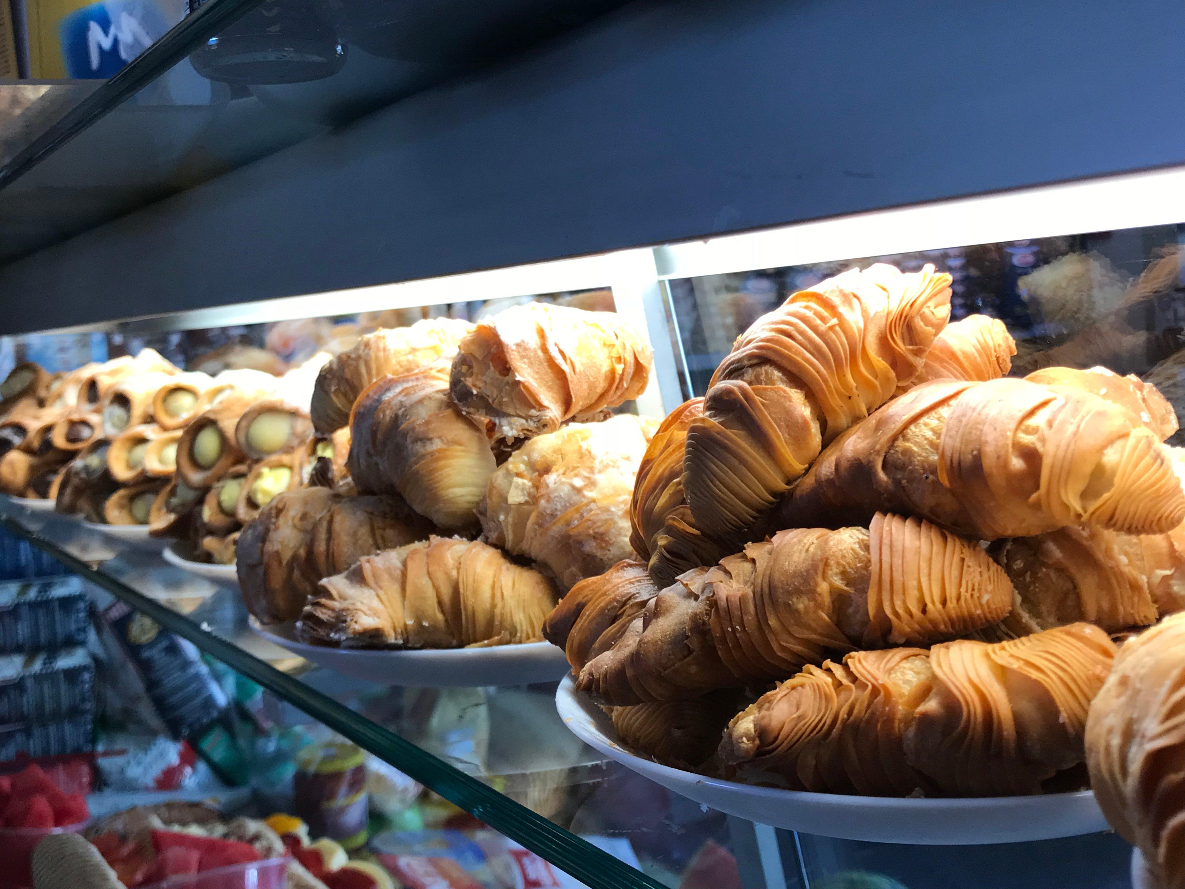 Avellinos Italian Deli & Cafe