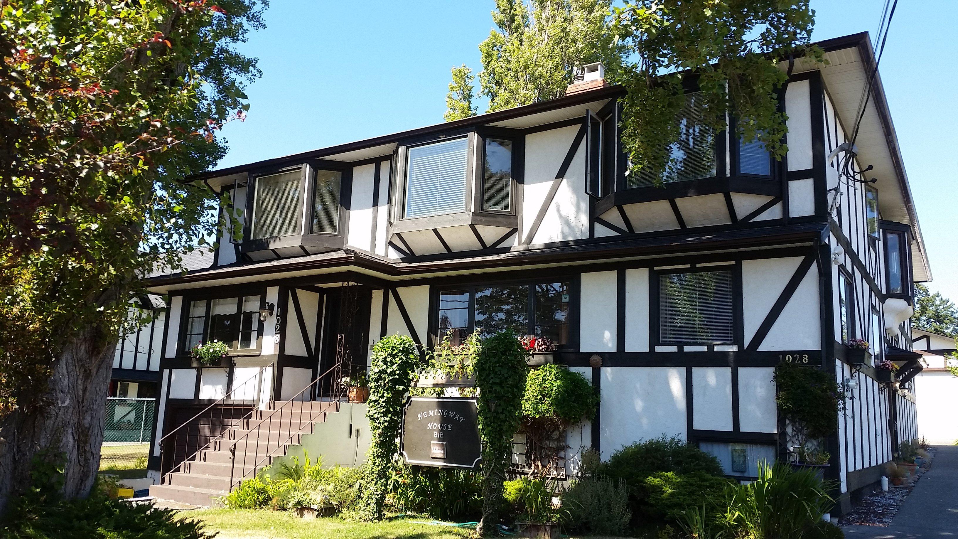 Hemingways By The Sea Bed And Breakfast Inn