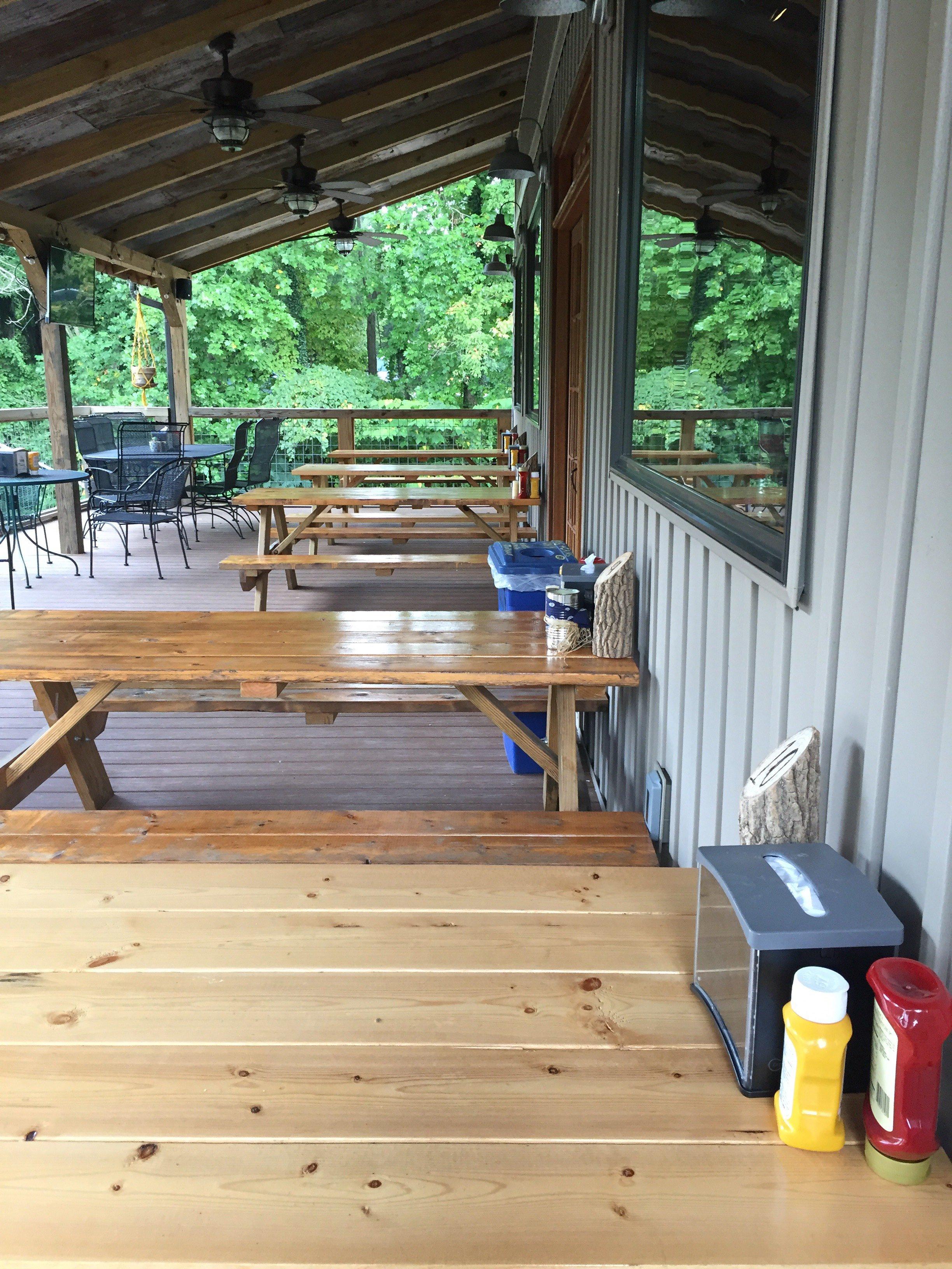 Smooth River Restaurant