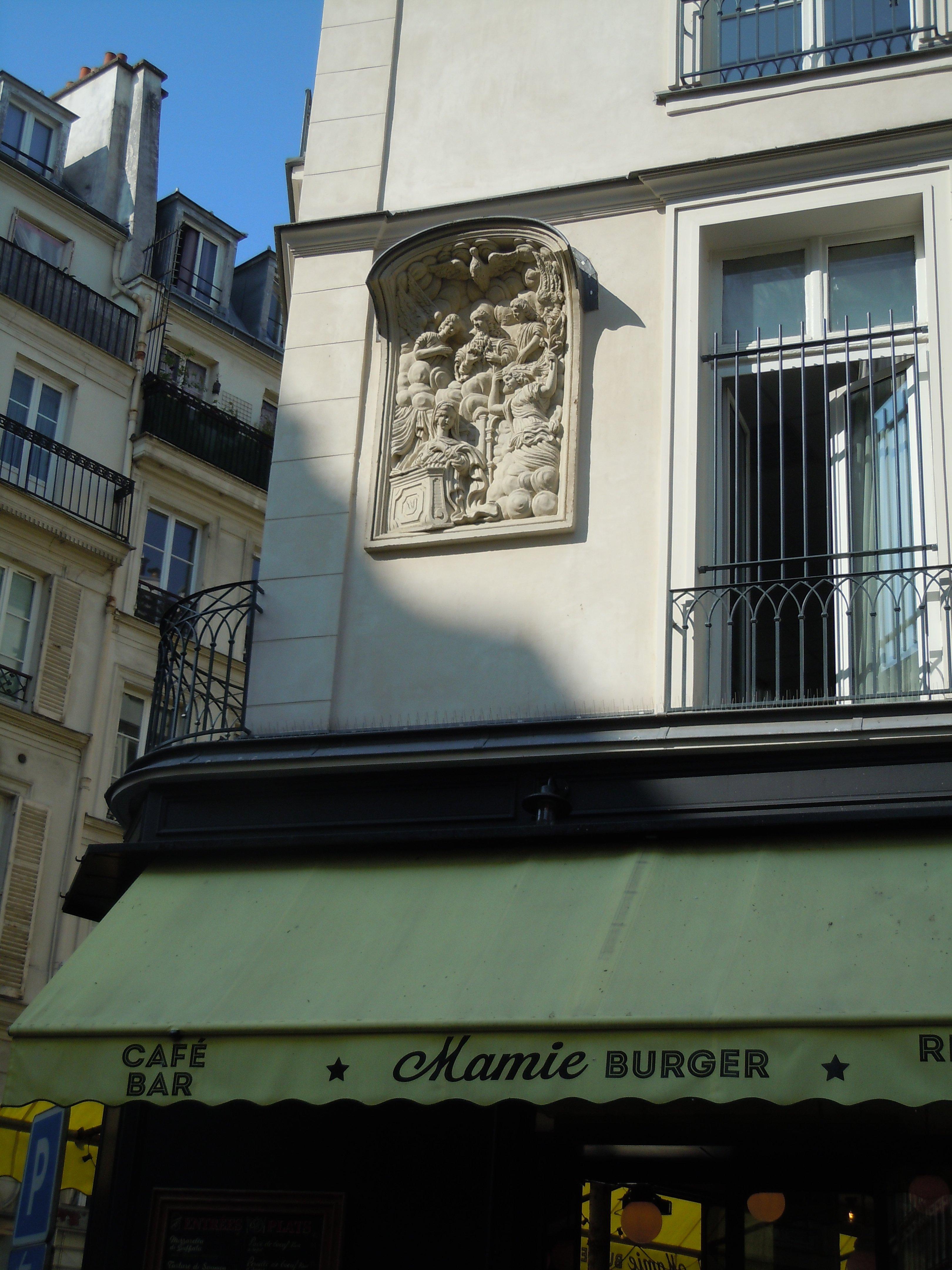 Bas-relief de la rue du Faubourg Montmartre