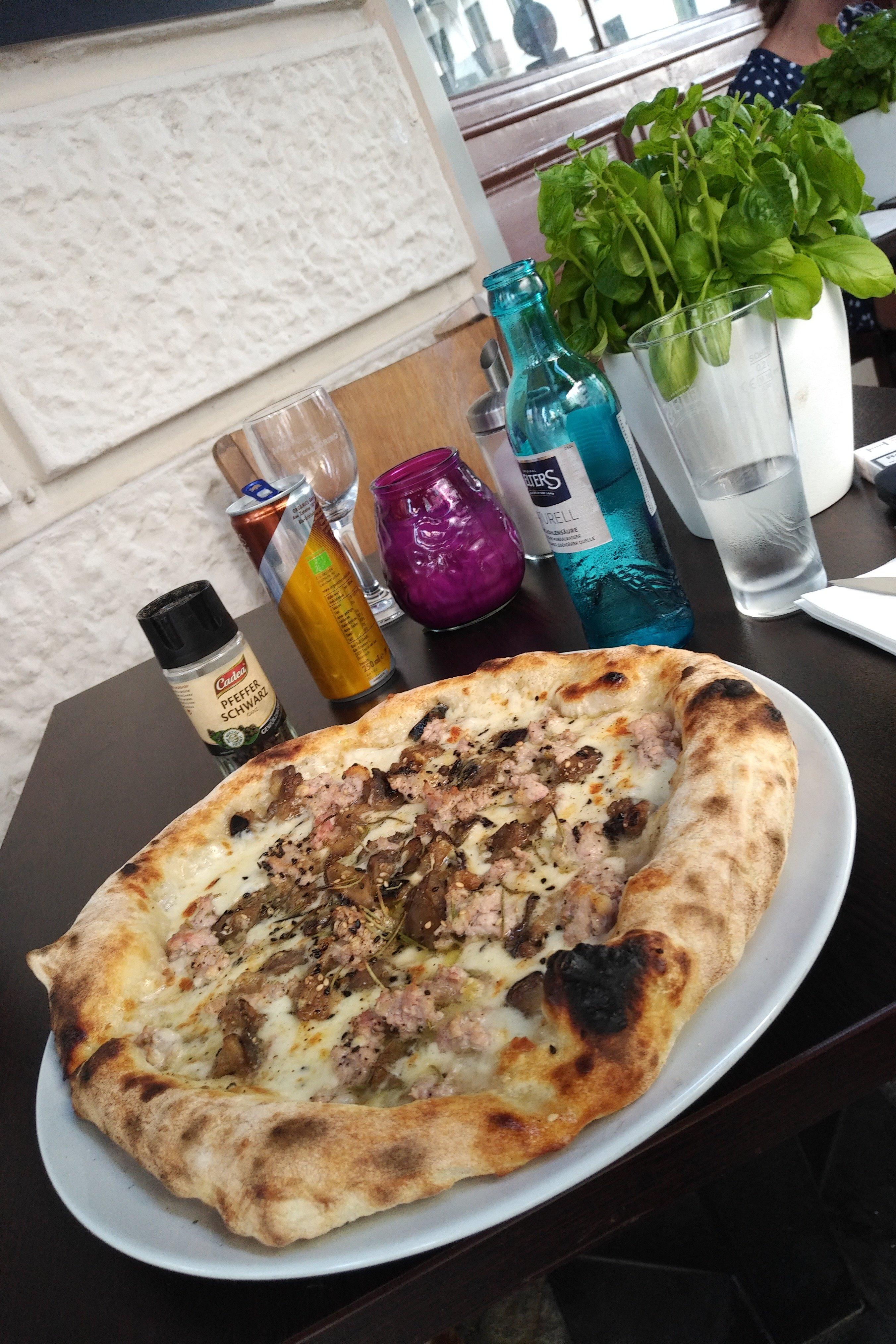 Pizzeria, Trattoria Luna