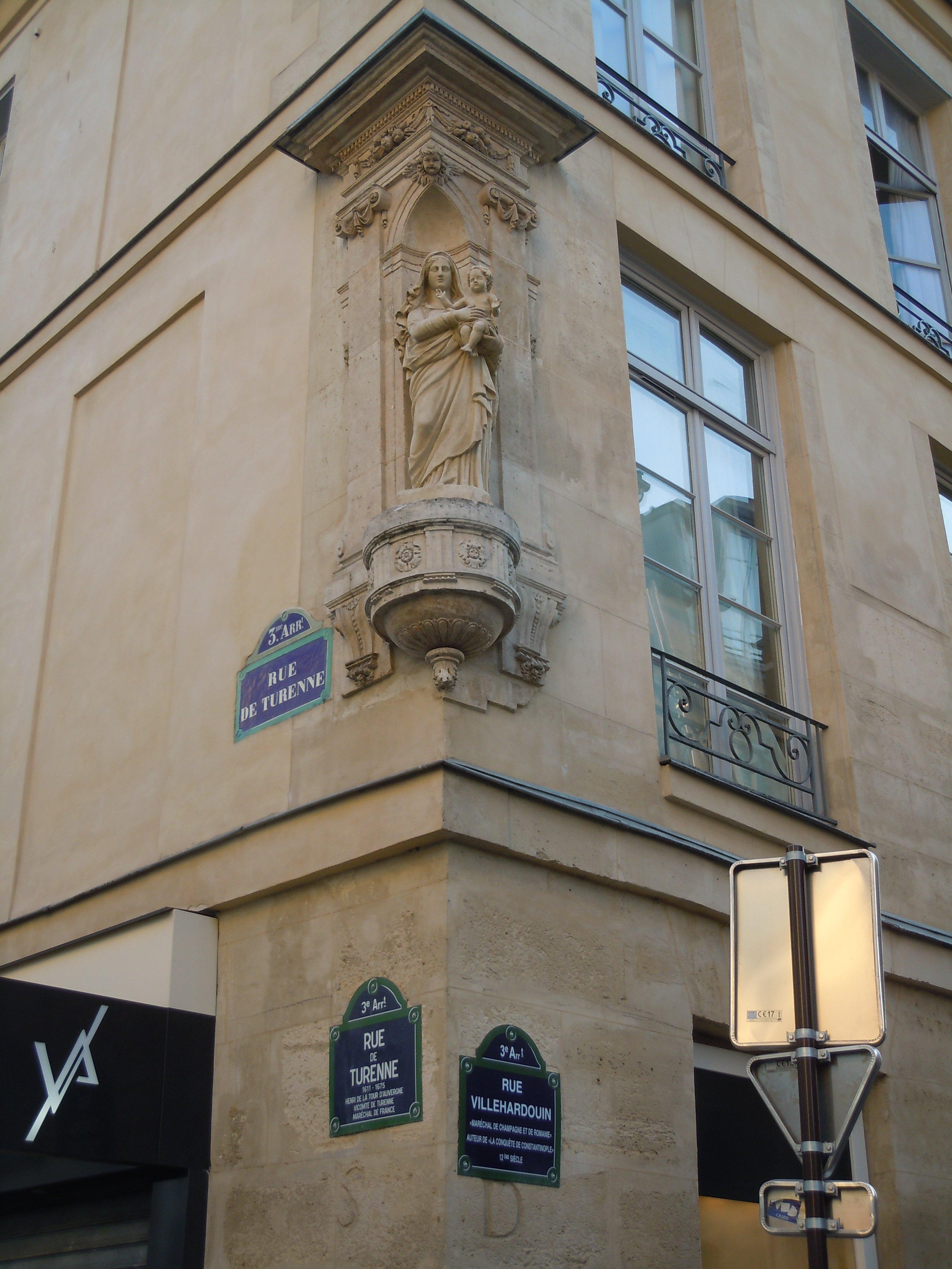 Statue de la Vierge a l'Enfant Jesus