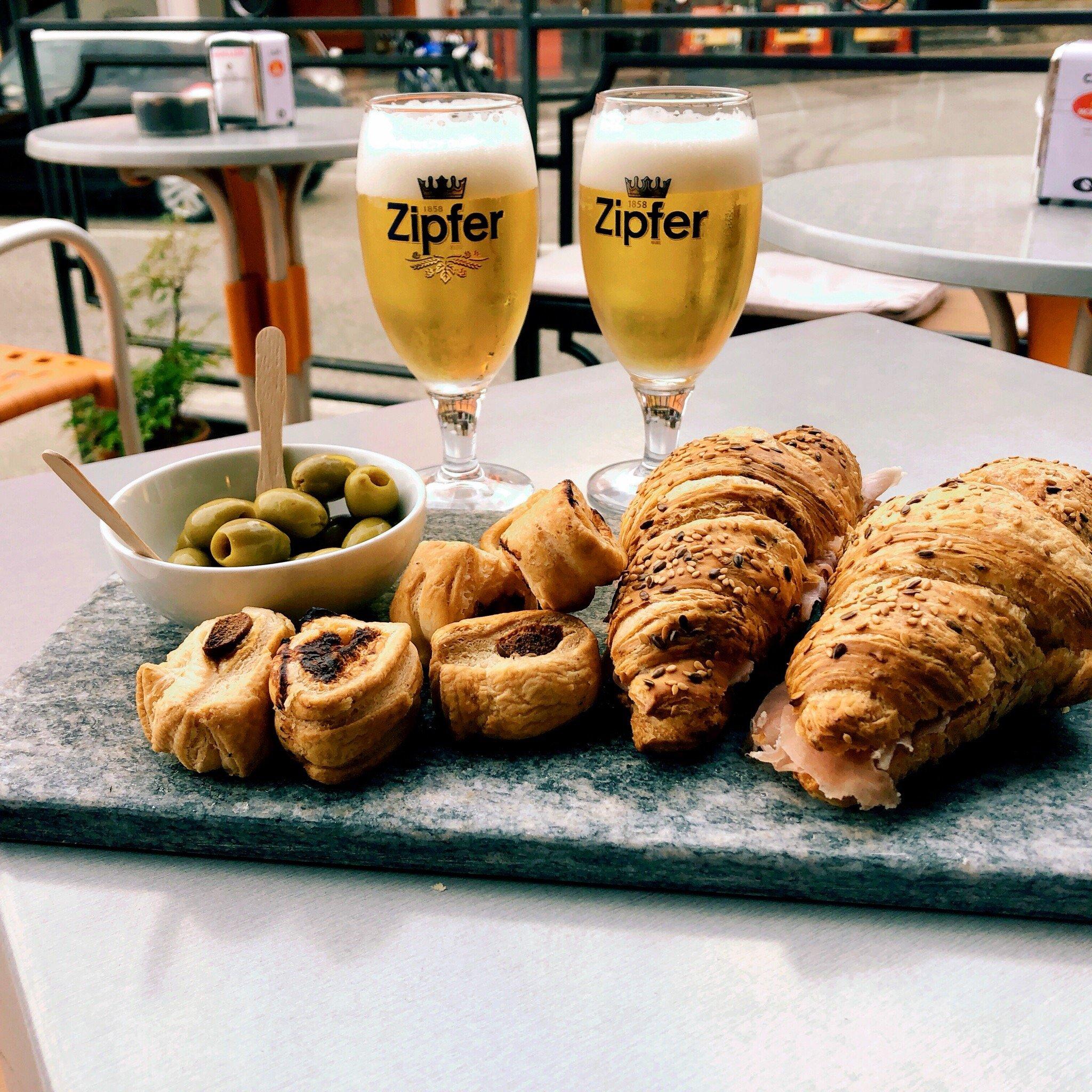 D & D Cafe Cocktail Bar