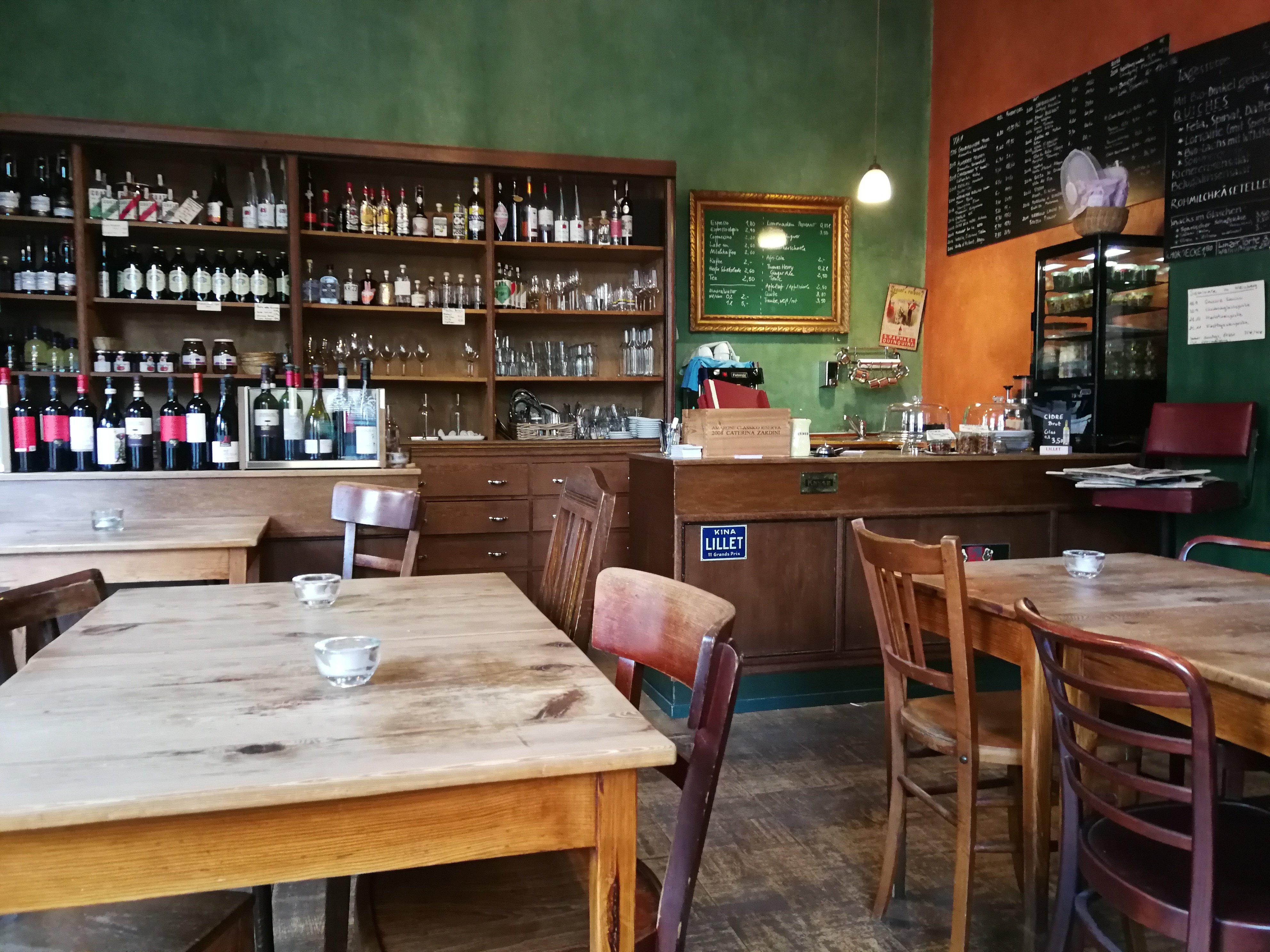 Weinberg, Weinhandlung und Weinbar