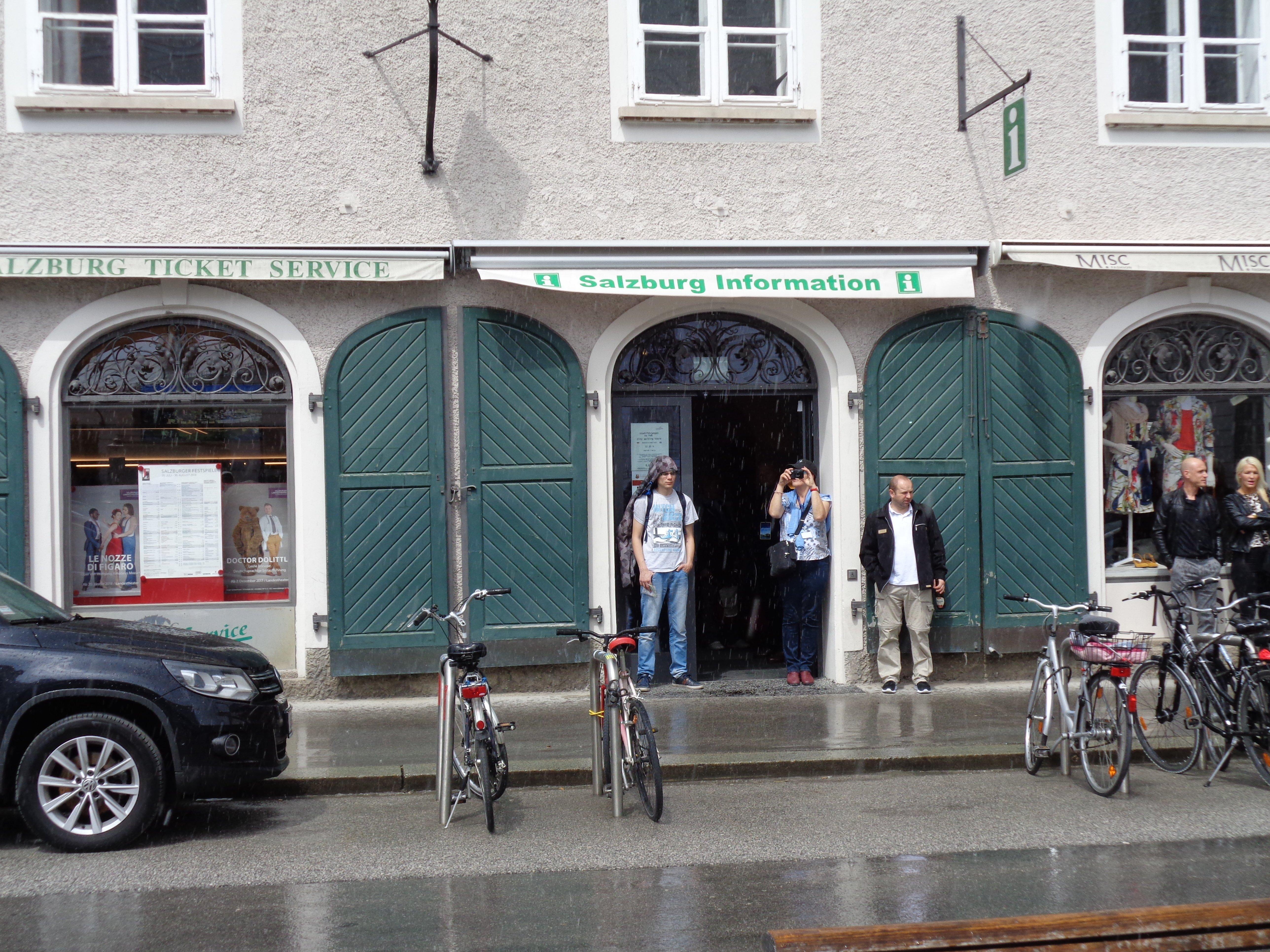 Tourist Information Mozartplatz