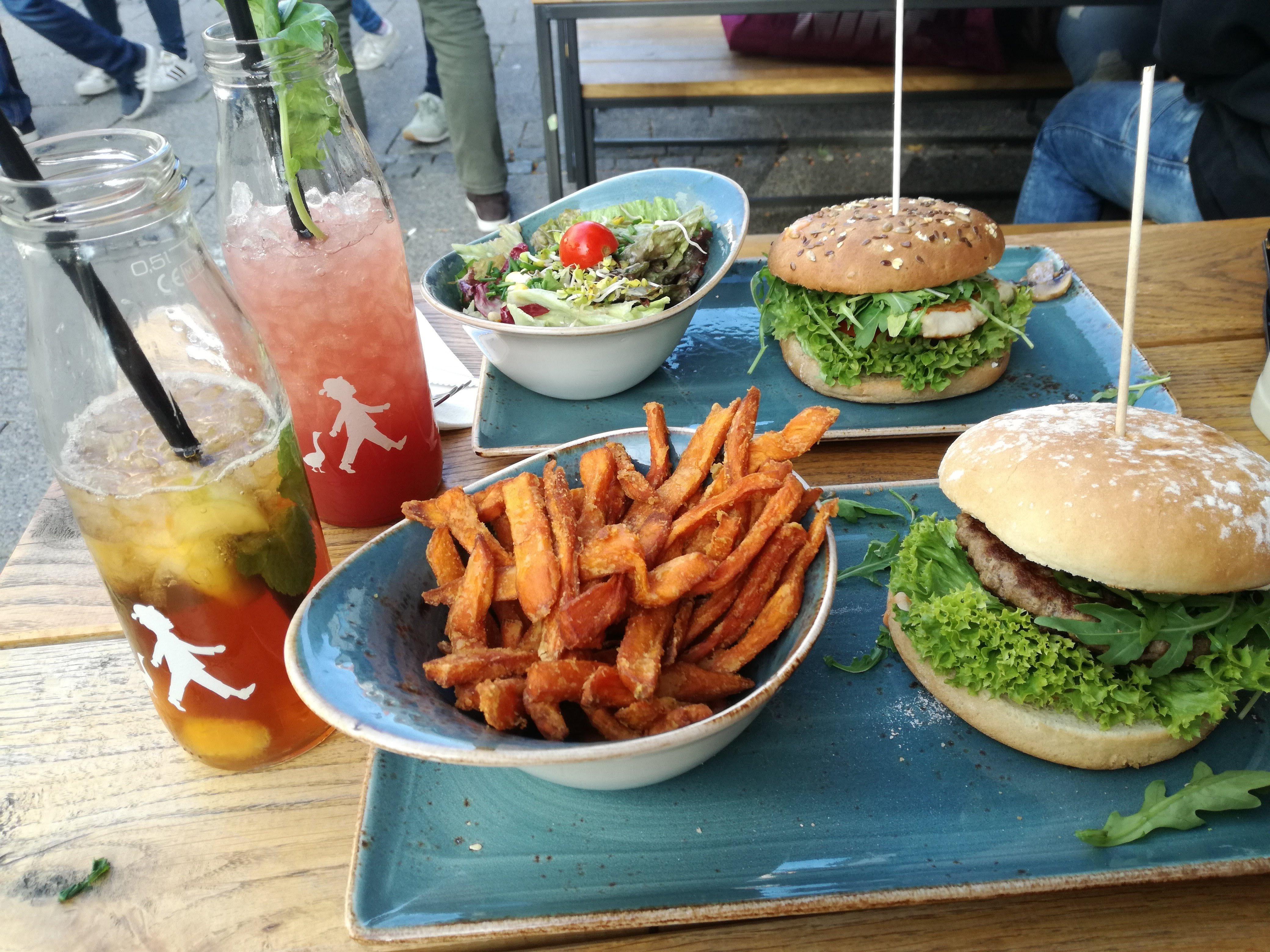 HANS IM GLUECK Burgergrill & Bar