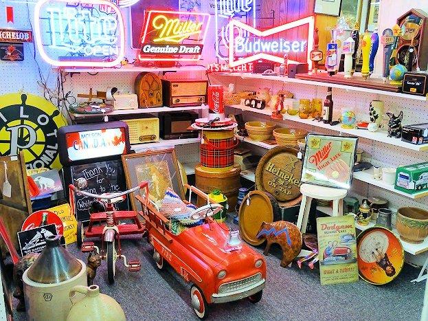 272 Antiques & Collectibles Marketplace