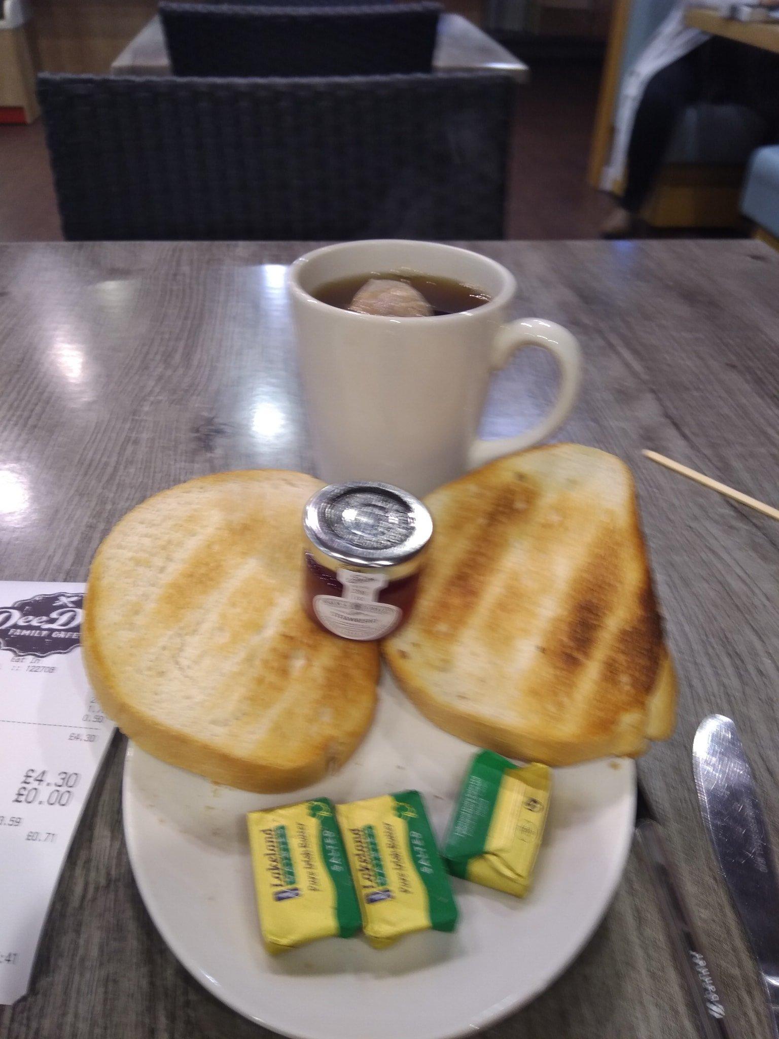 DeeDee's Family Cafe