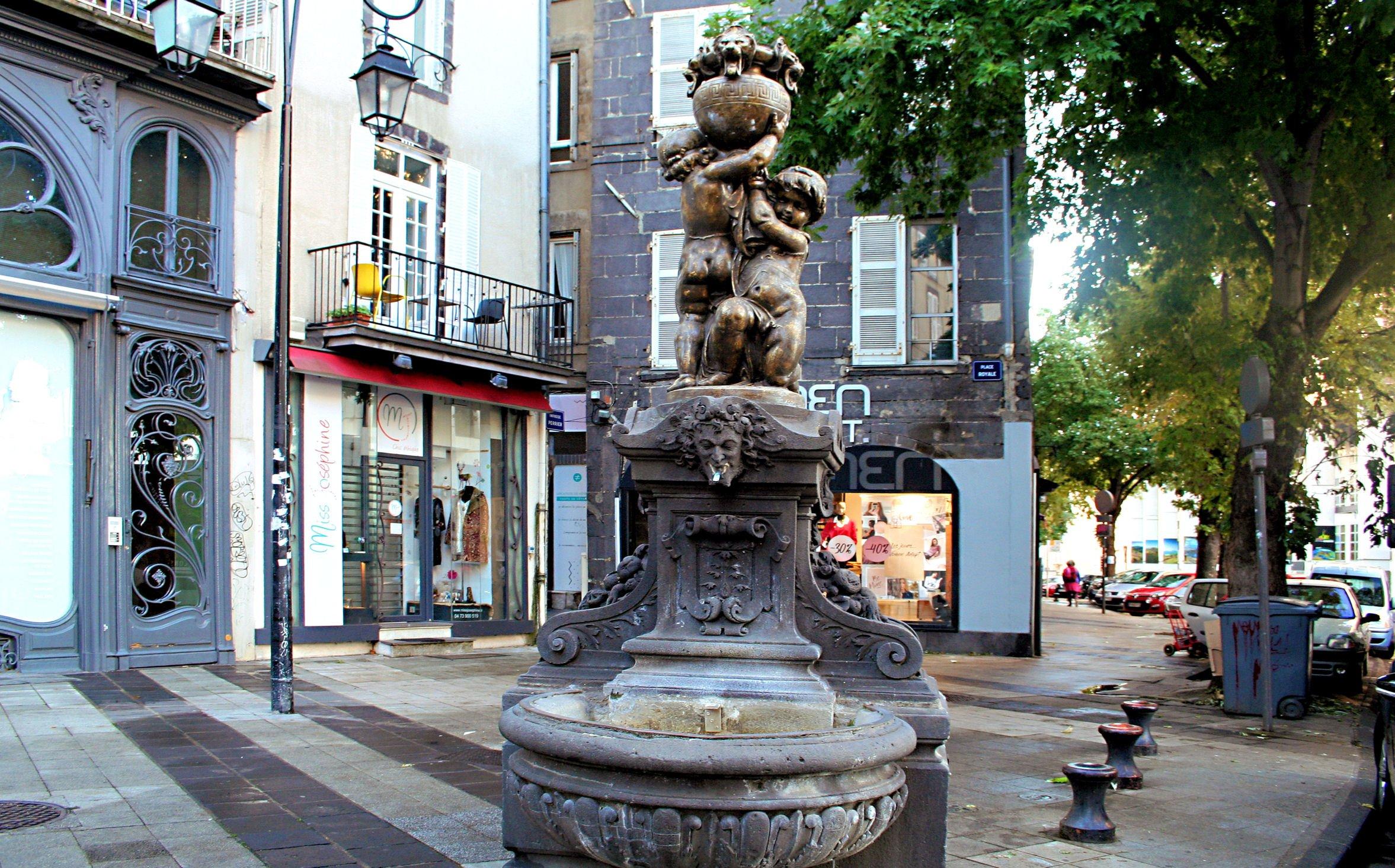 Fontaine Saint Genès (Place Royale)