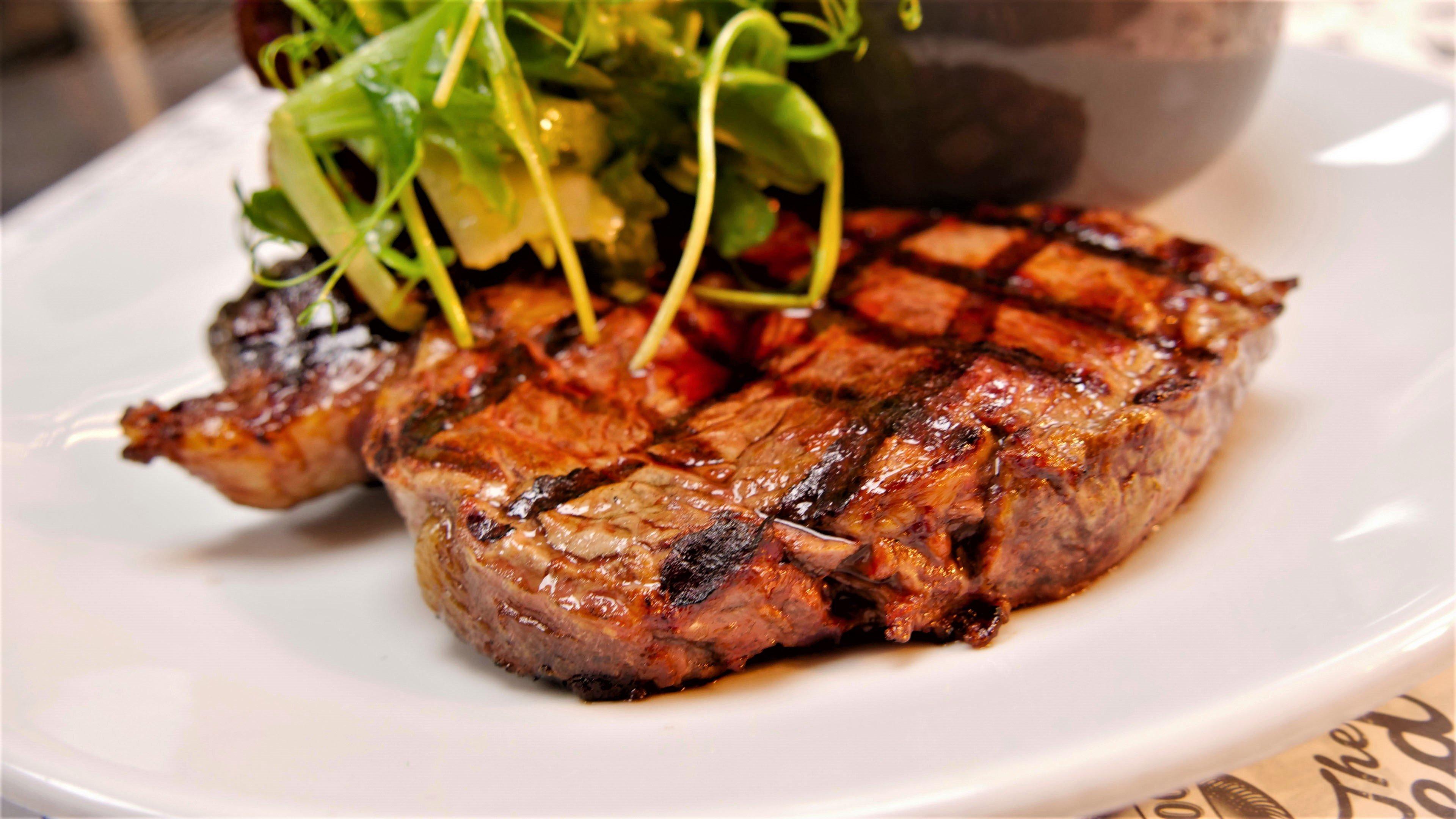 The Red Bar and Grill