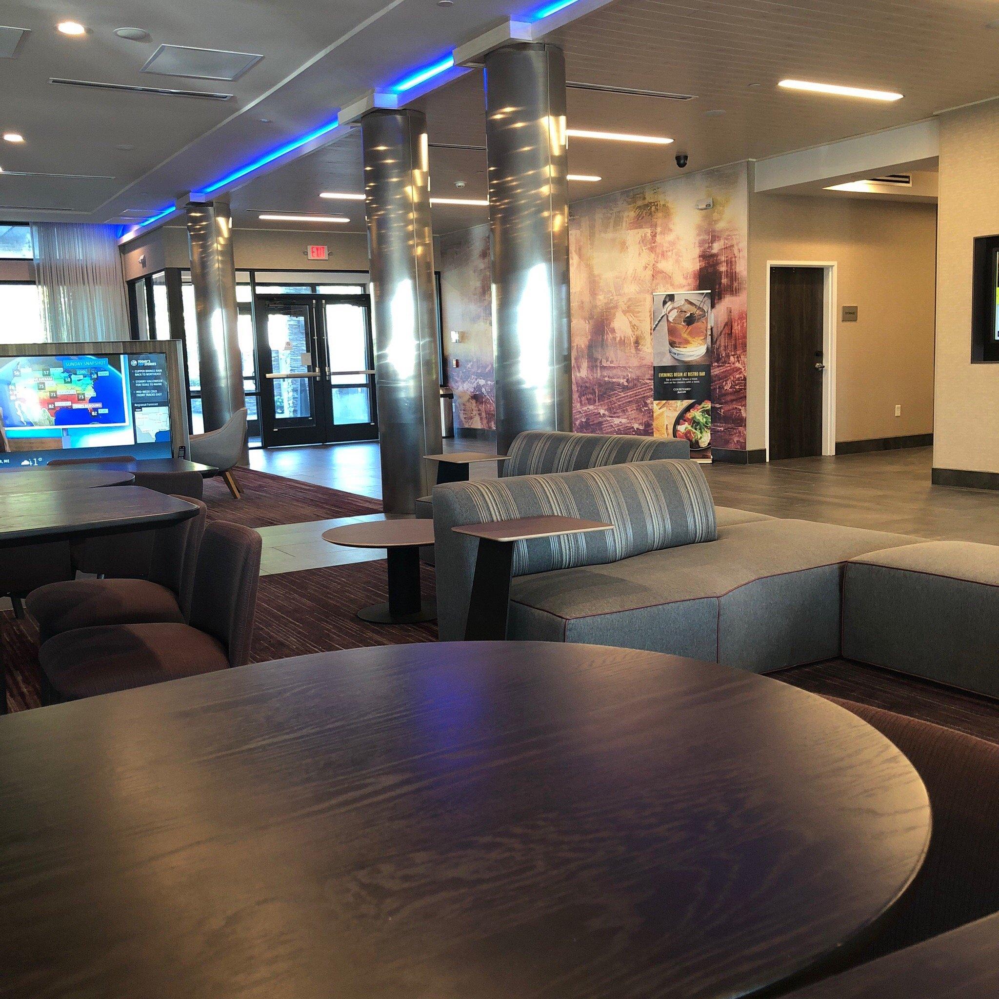 Courtyard Lake Jackson