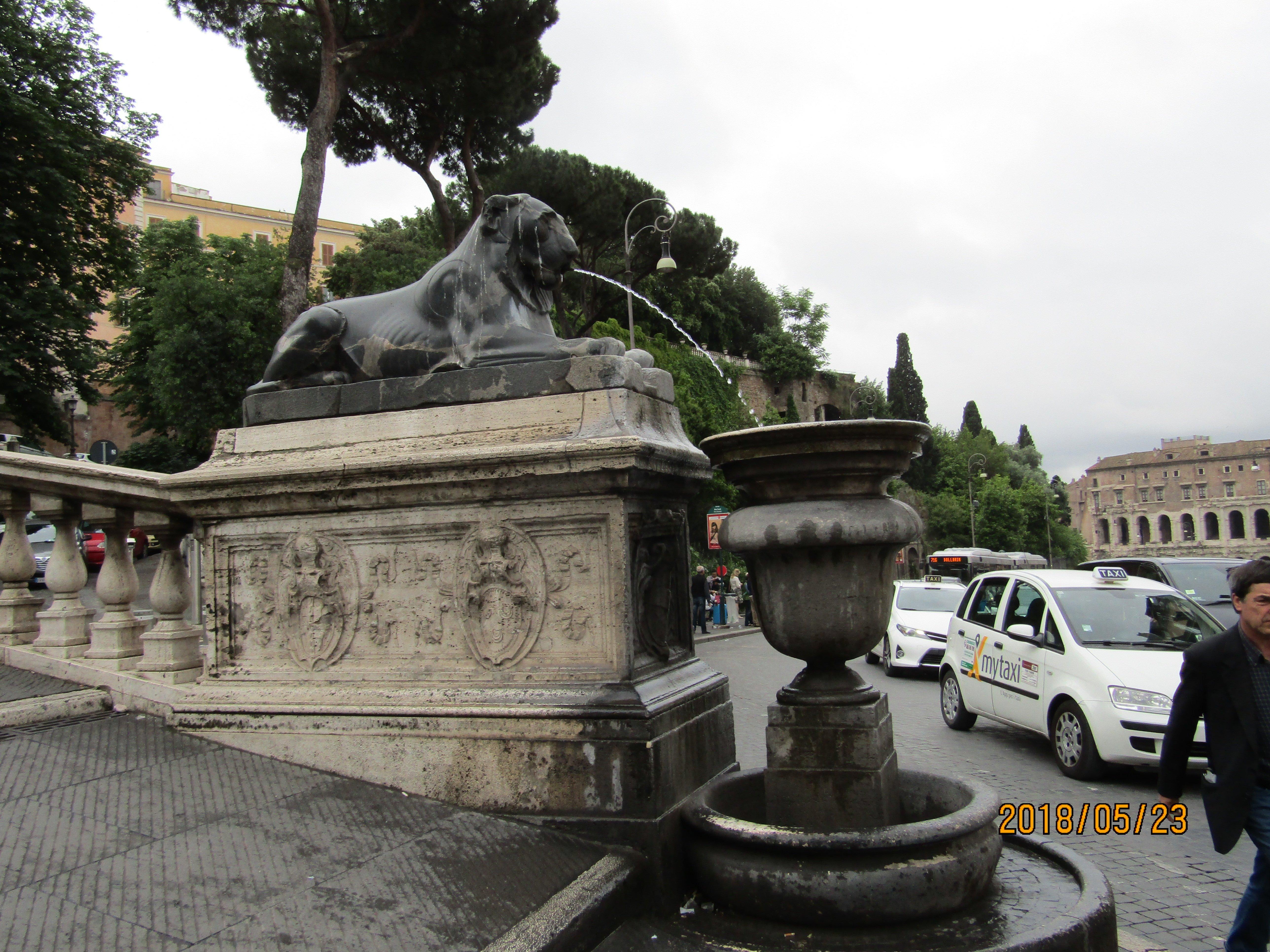 Fontana Dei Leoni Egizi