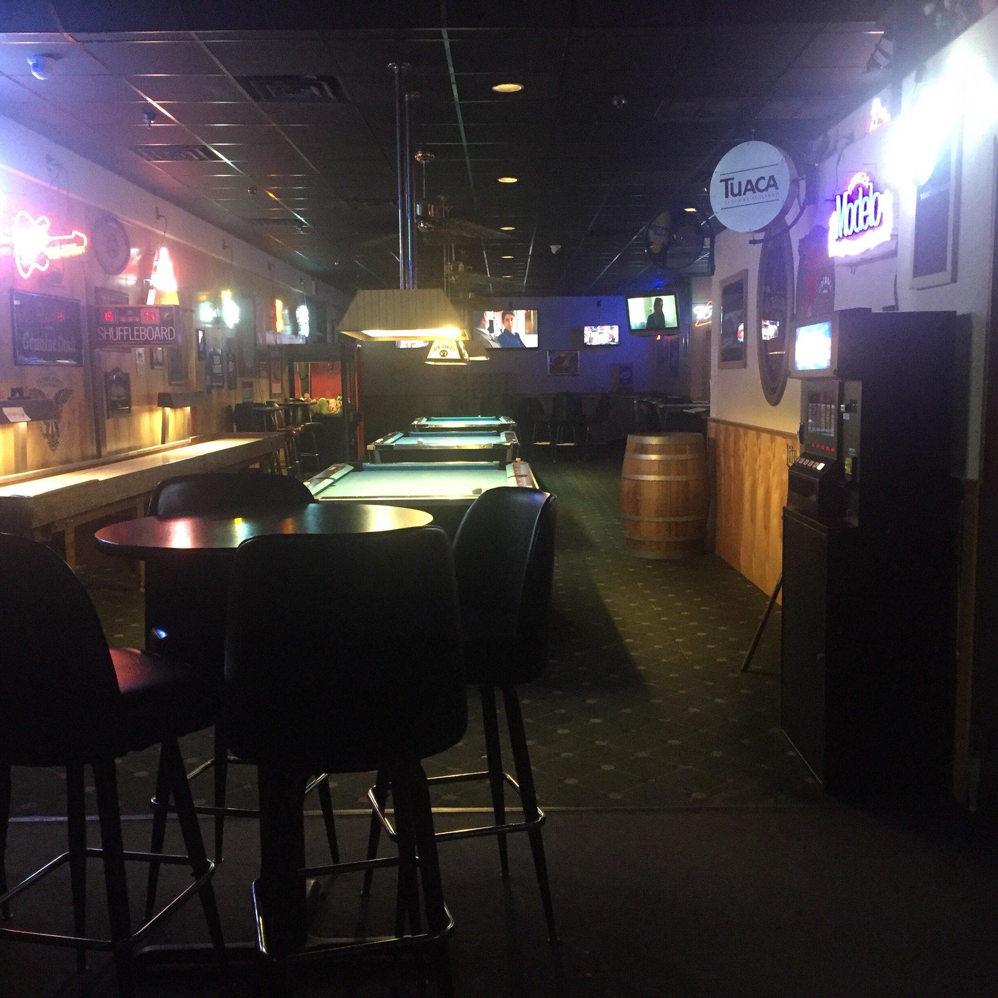 Crazy Earl's Cocktails & Pool