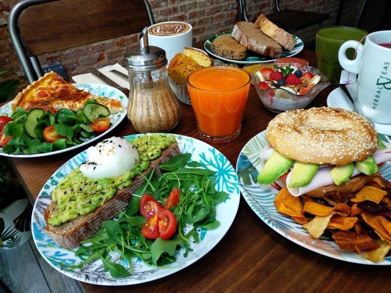 PINALE Coffee Shop & Salad Bar