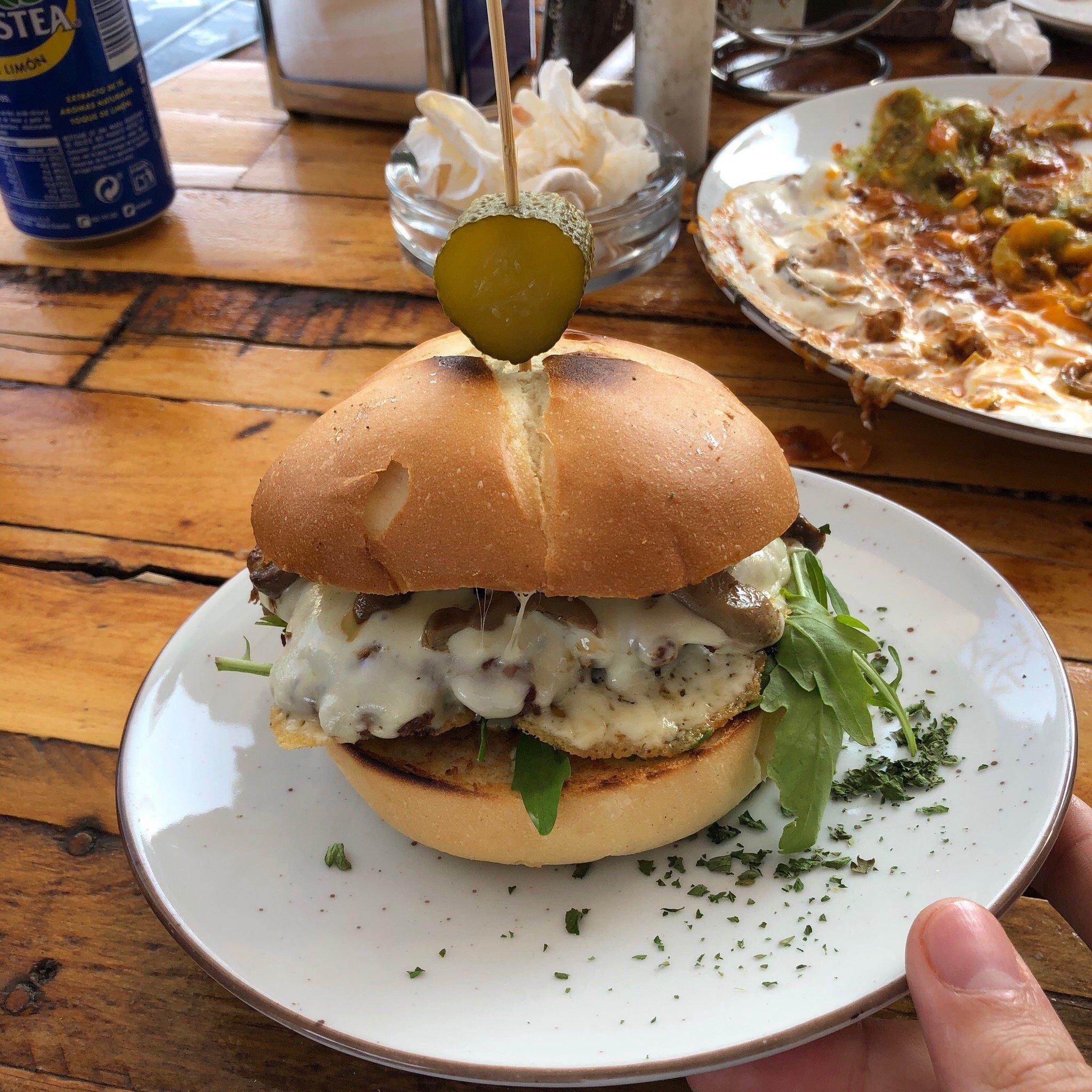 Munchies Smokehouse & Bar